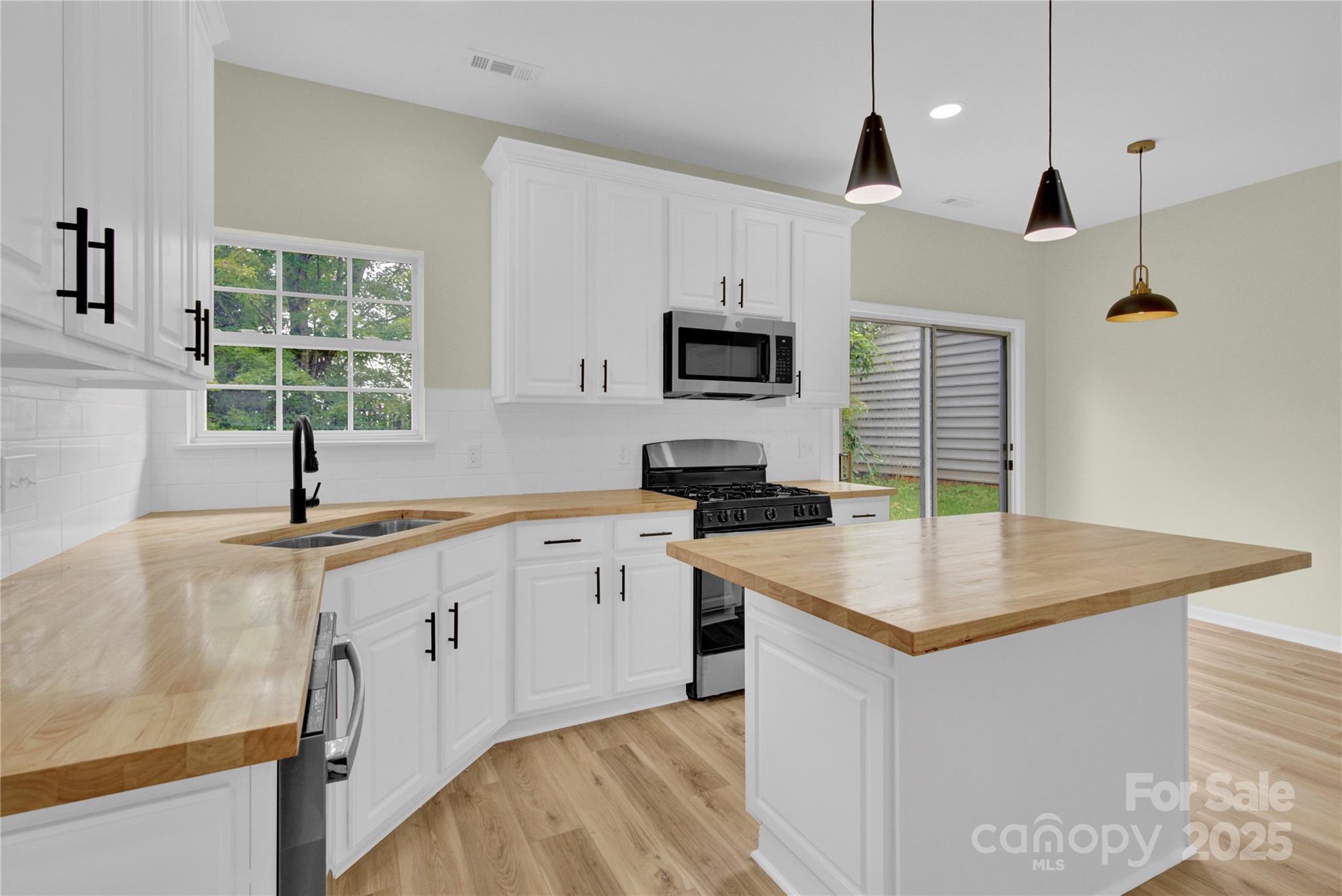 12016 Gemstone Court