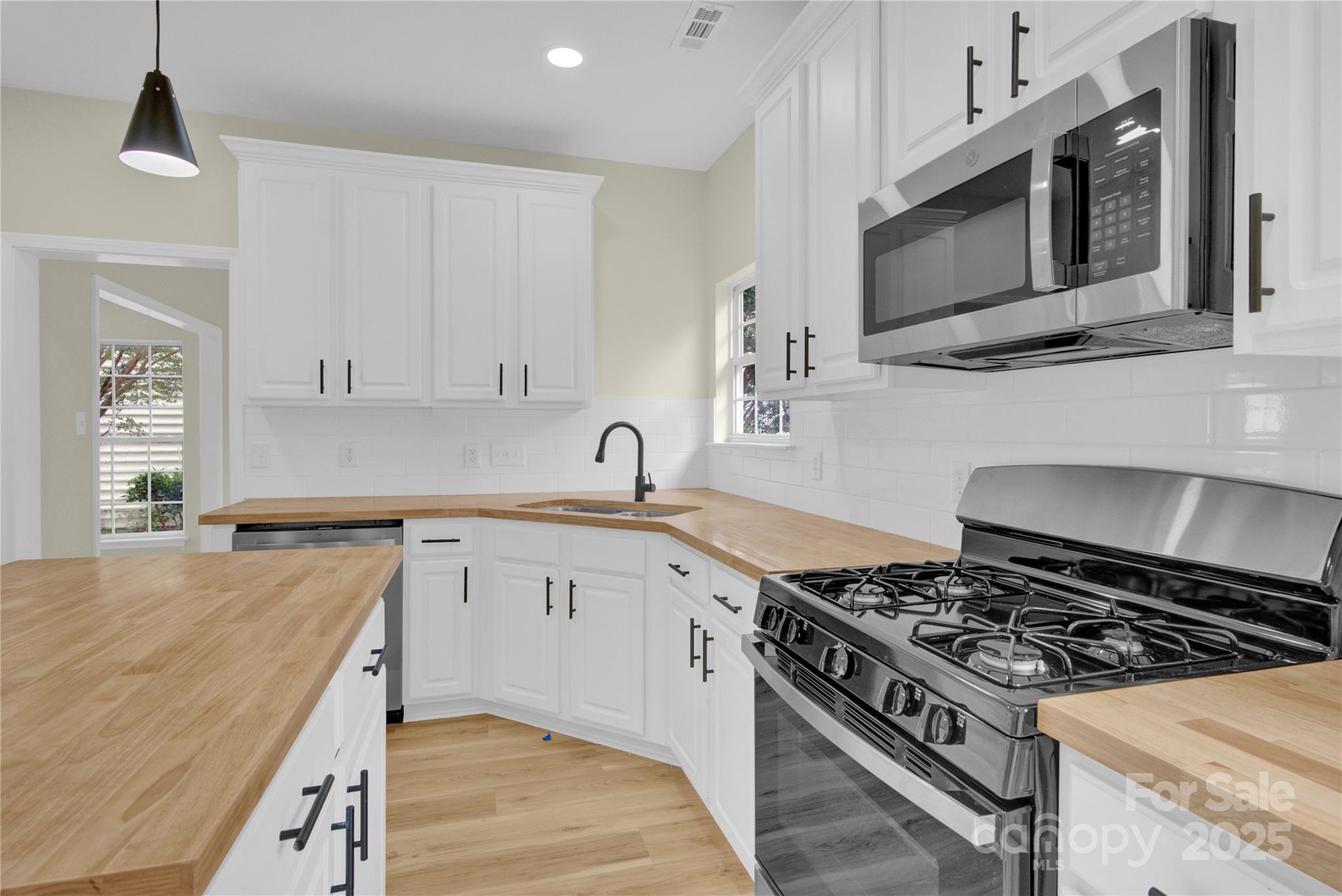 12016 Gemstone Court