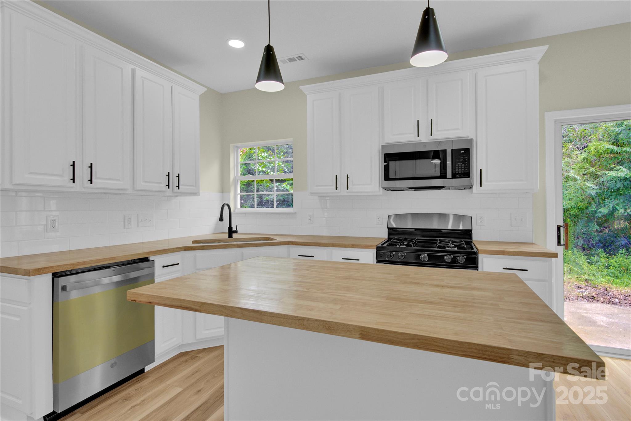 12016 Gemstone Court