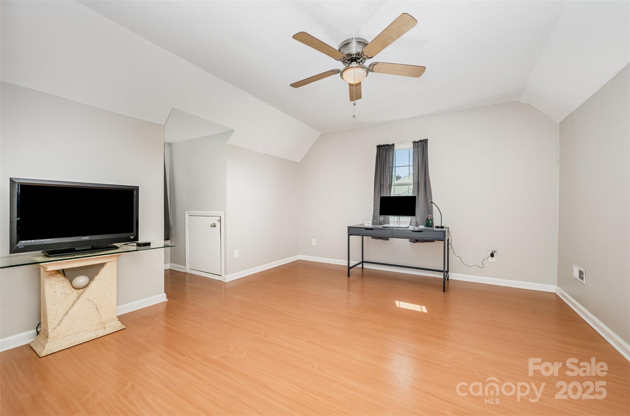 2424 Castlecomer Drive