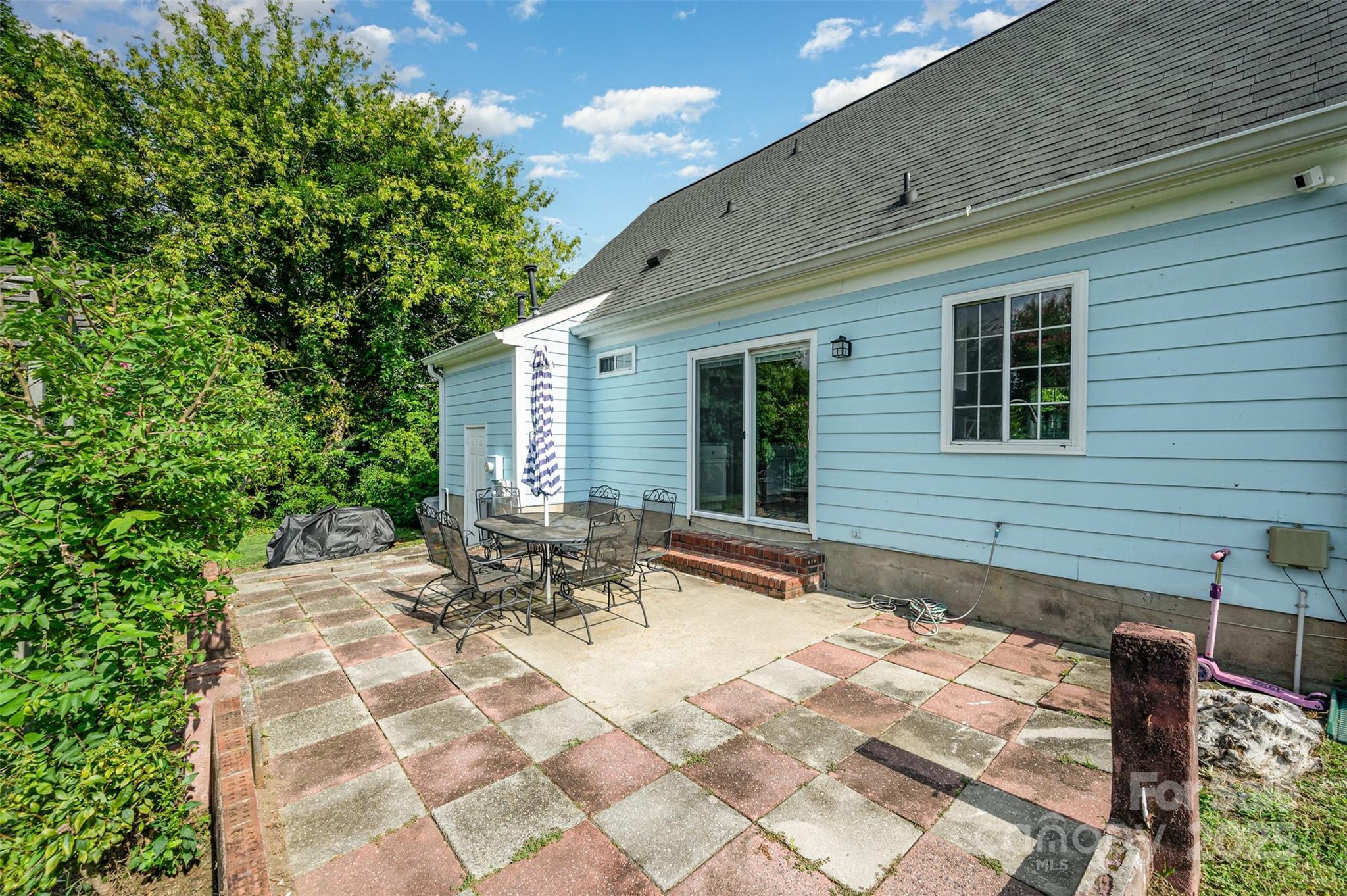 2424 Castlecomer Drive