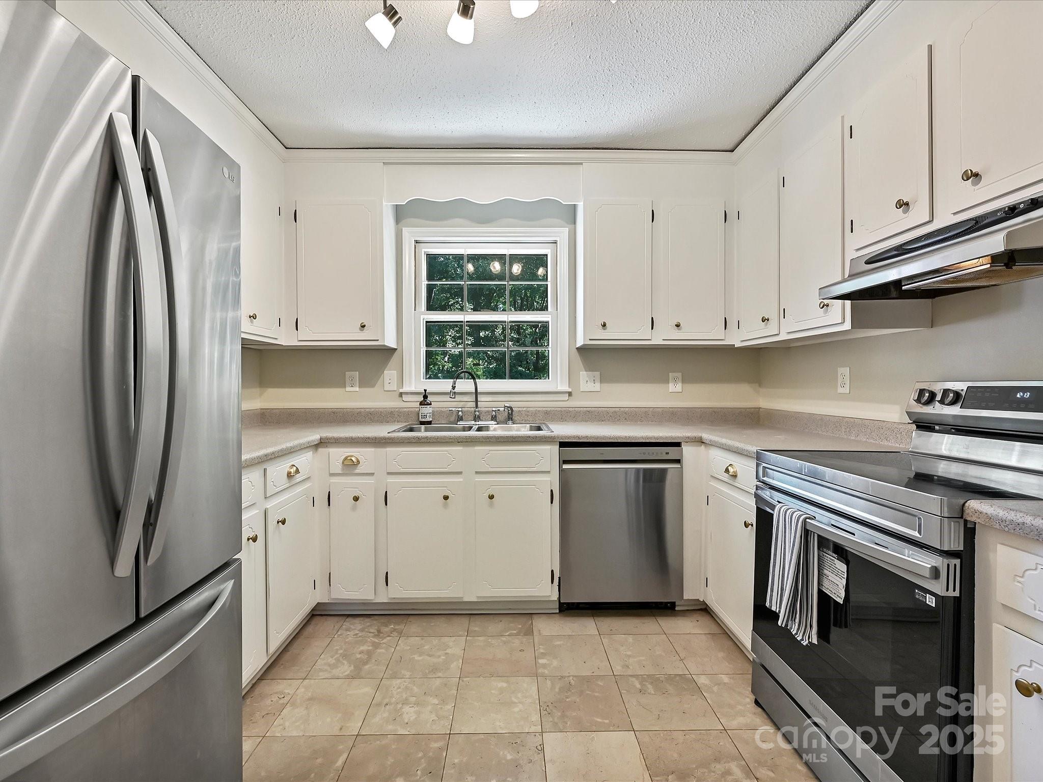 3808 Cobbleridge Drive