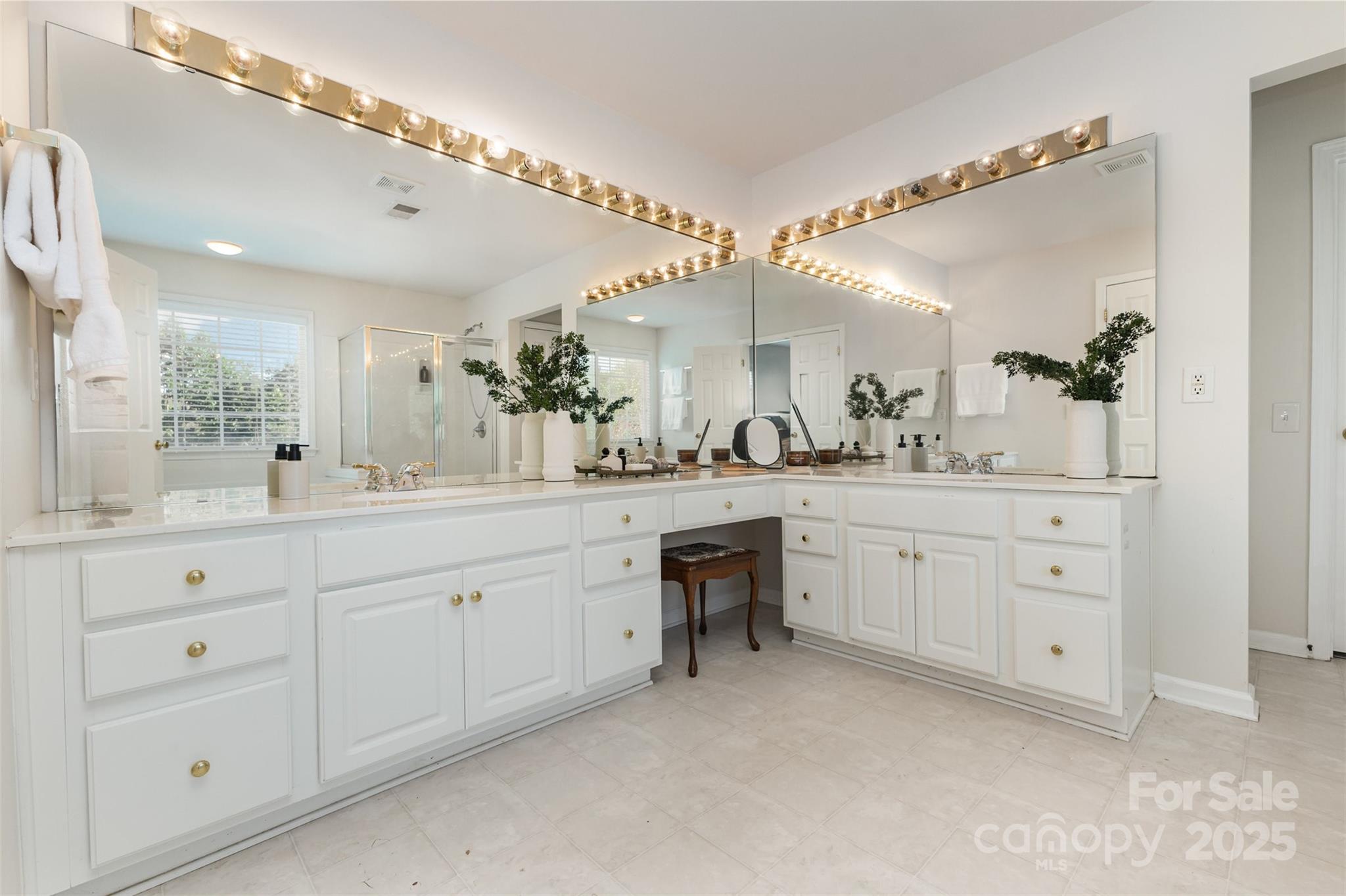 7633 Rathburn Lane