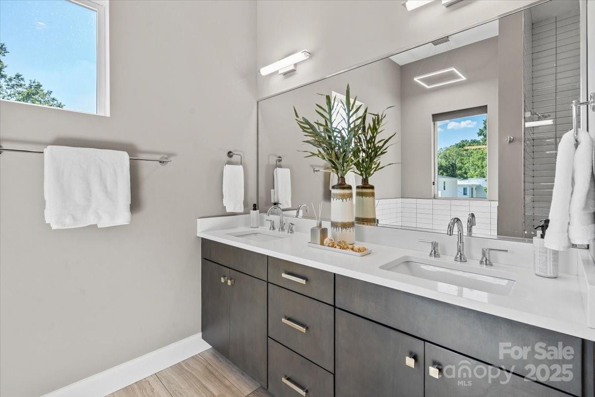 1409 N Alexander Street