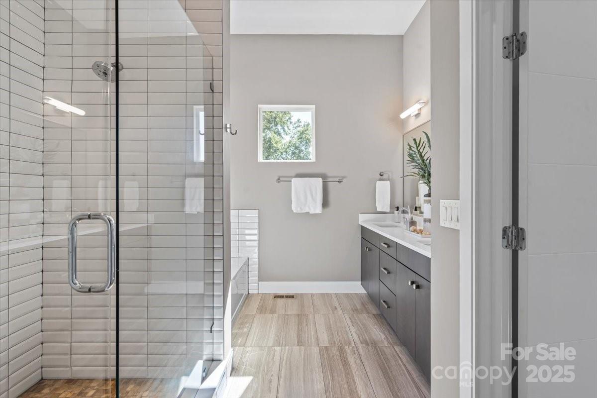 1409 N Alexander Street