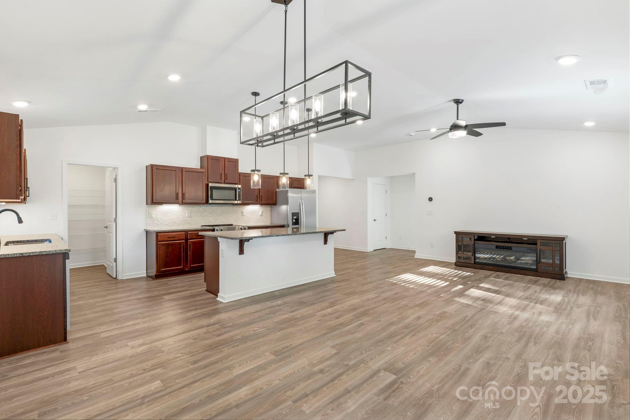 11213 Redcoat Hill Lane