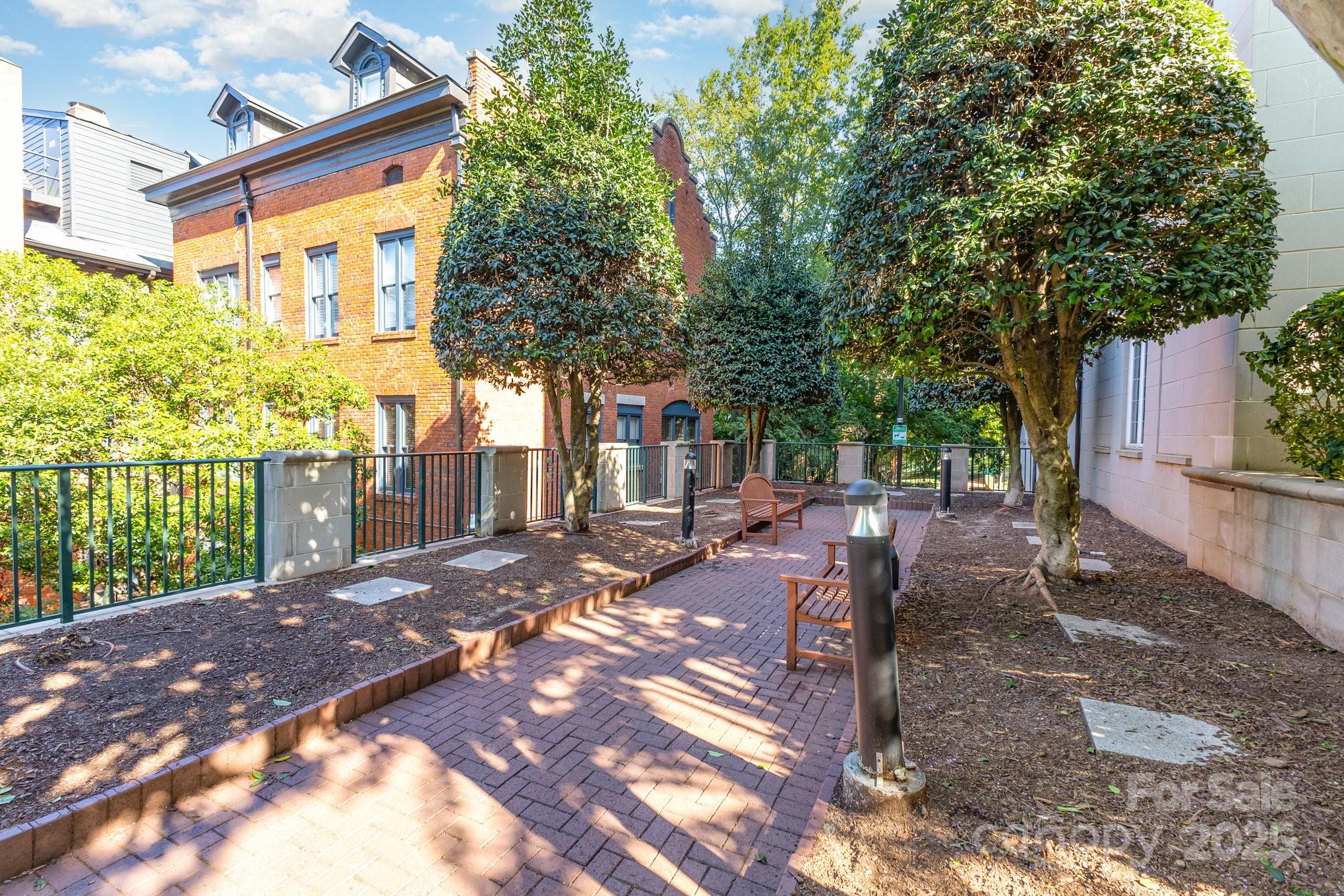 300 W 5th Street Unit: 250