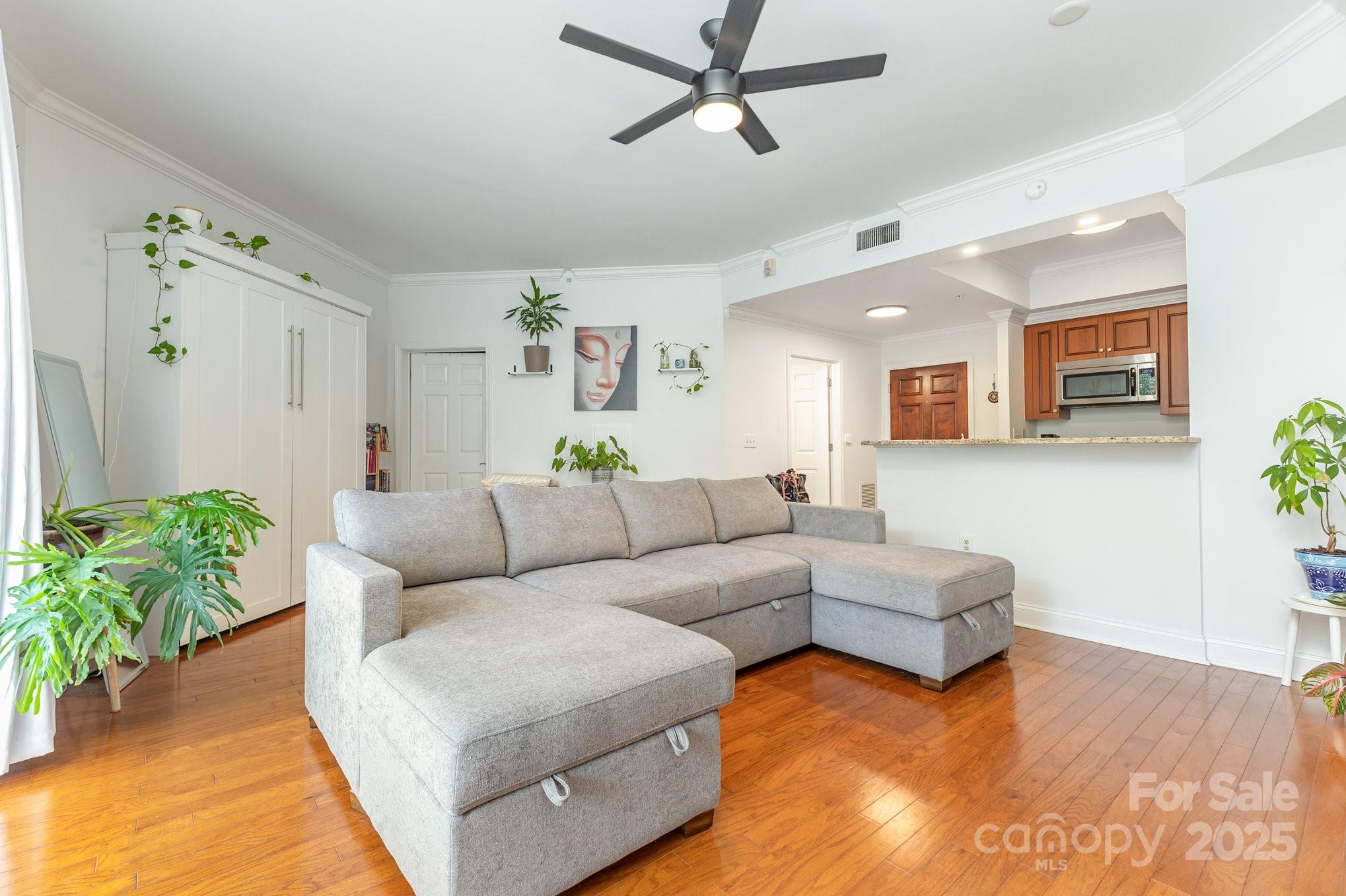 300 W 5th Street Unit: 250