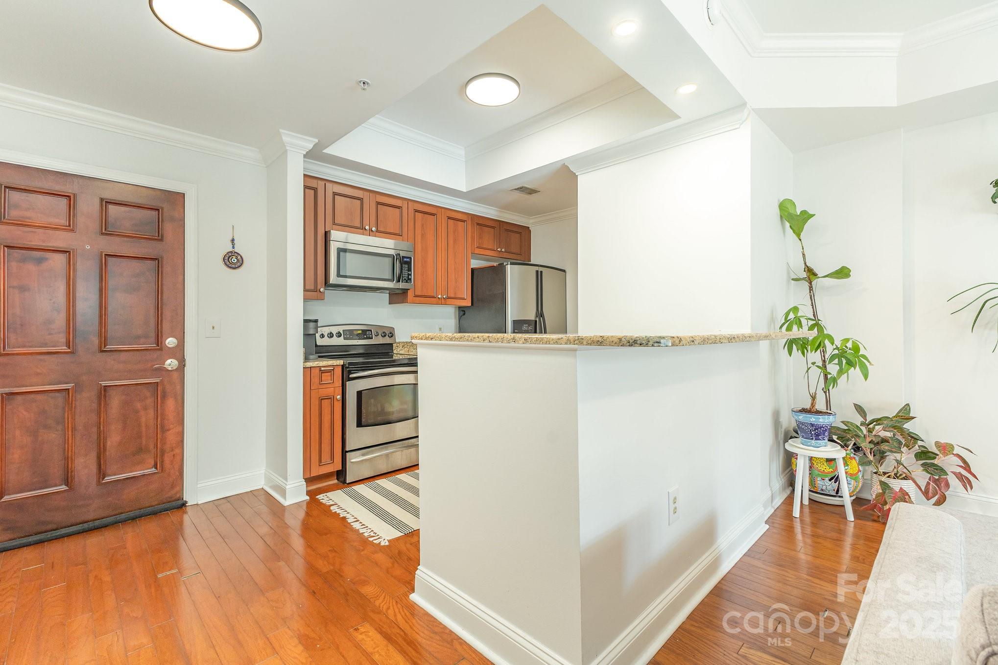 300 W 5th Street Unit: 250