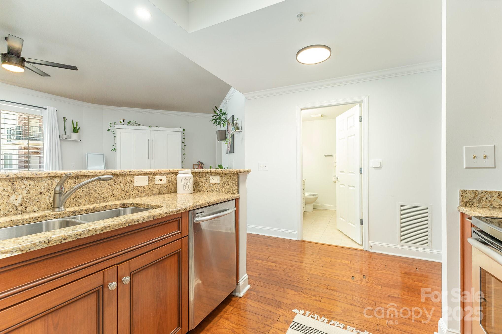 300 W 5th Street Unit: 250