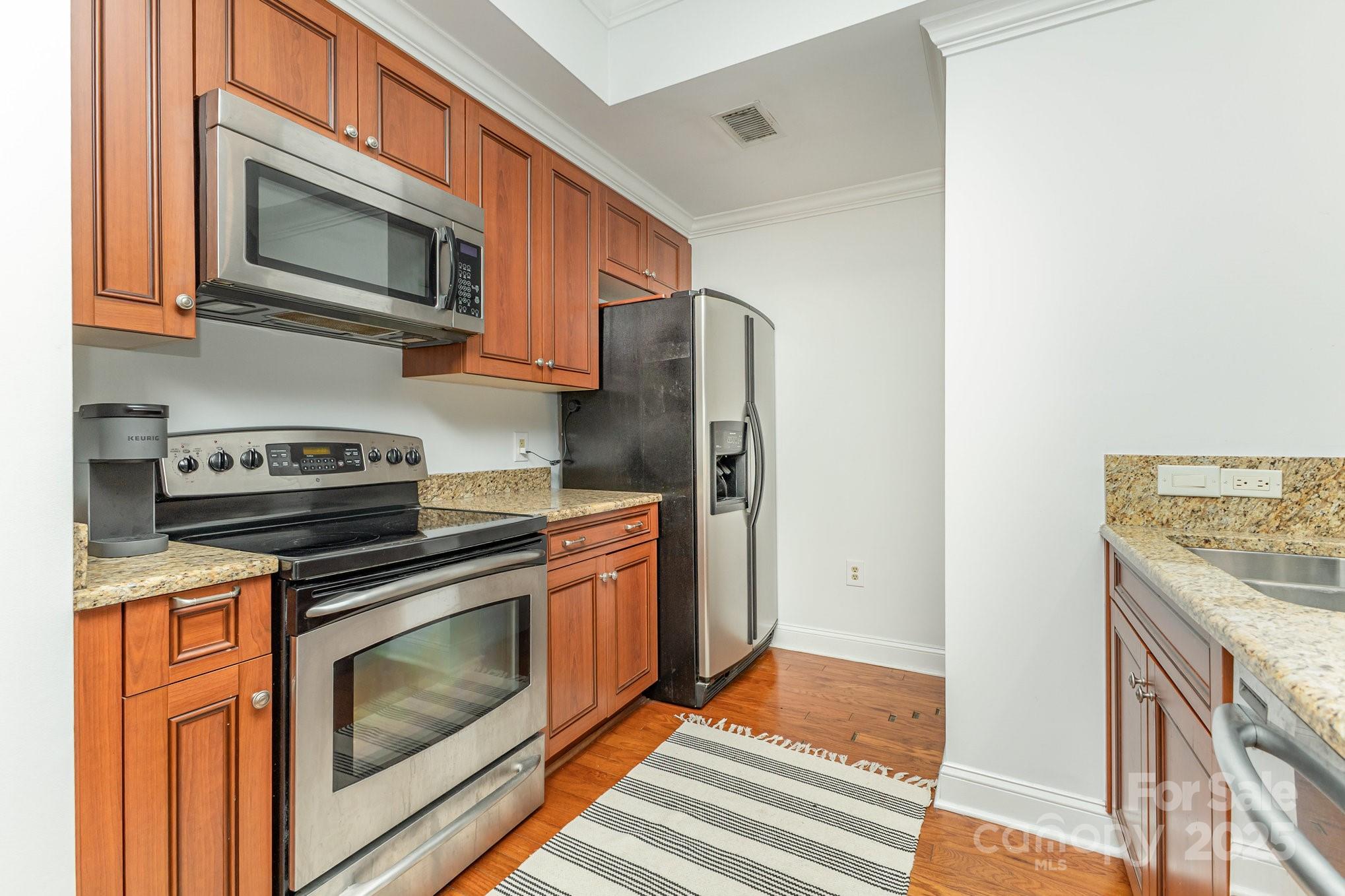 300 W 5th Street Unit: 250