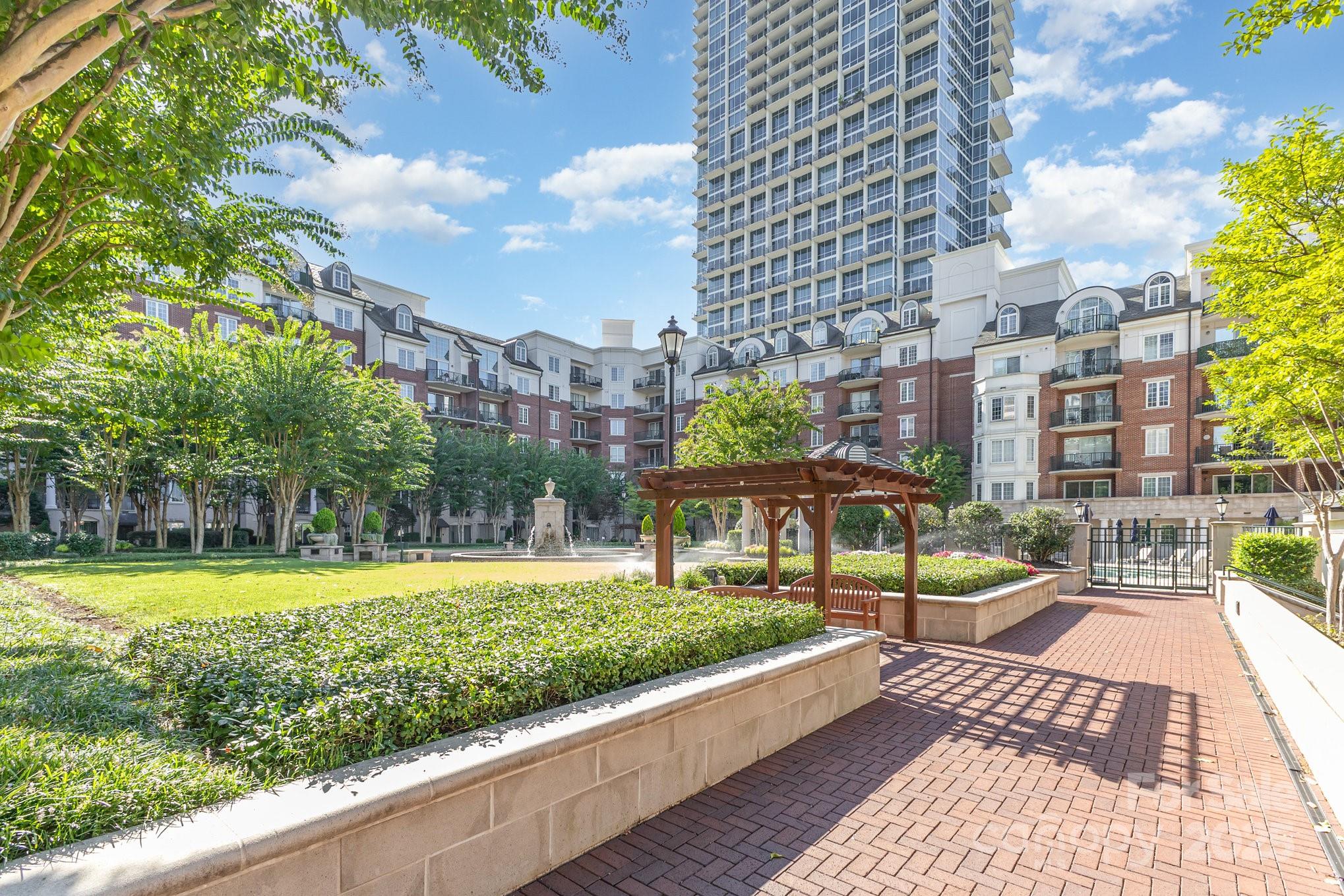 300 W 5th Street Unit: 250