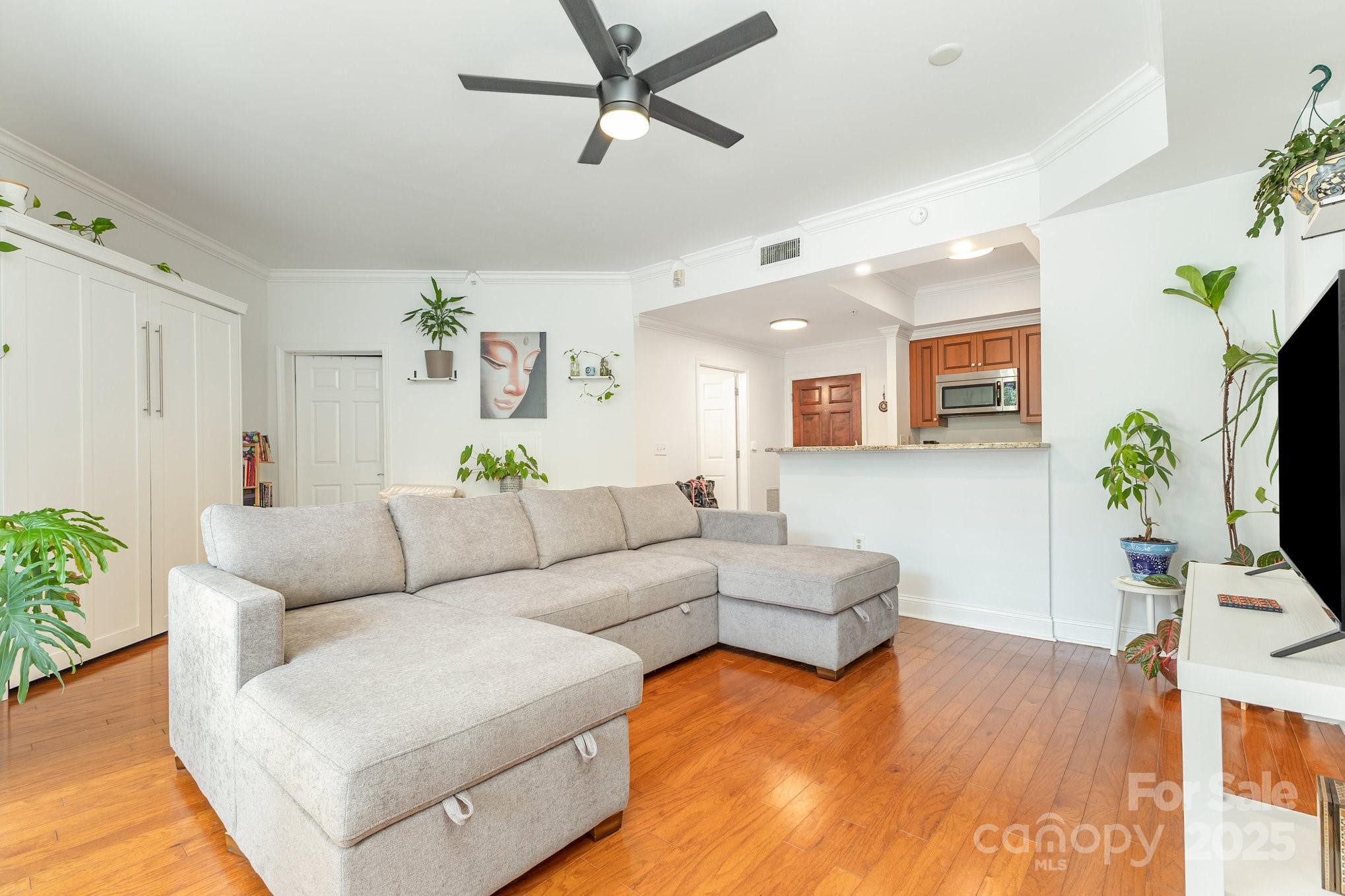 300 W 5th Street Unit: 250