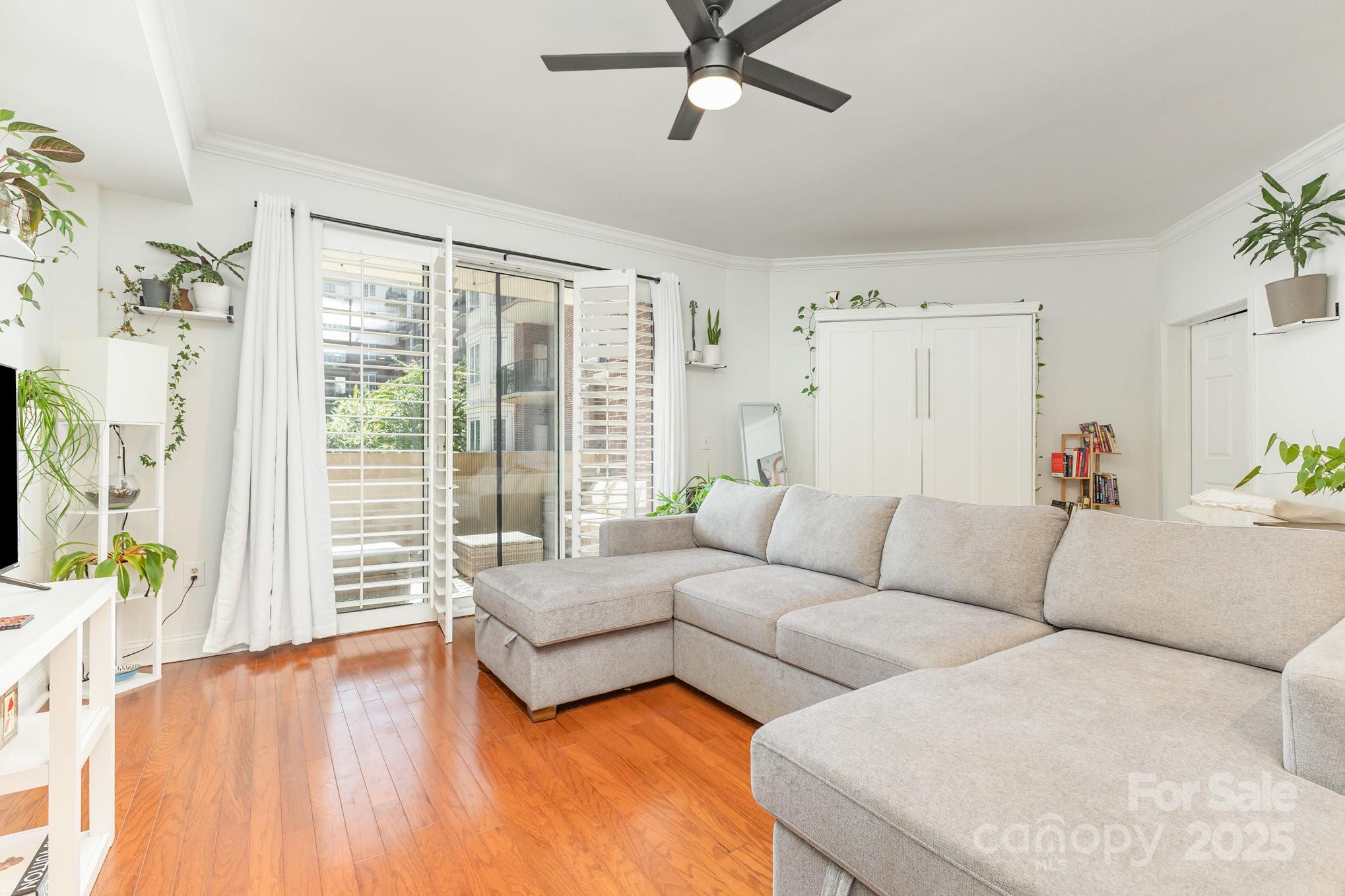 300 W 5th Street Unit: 250