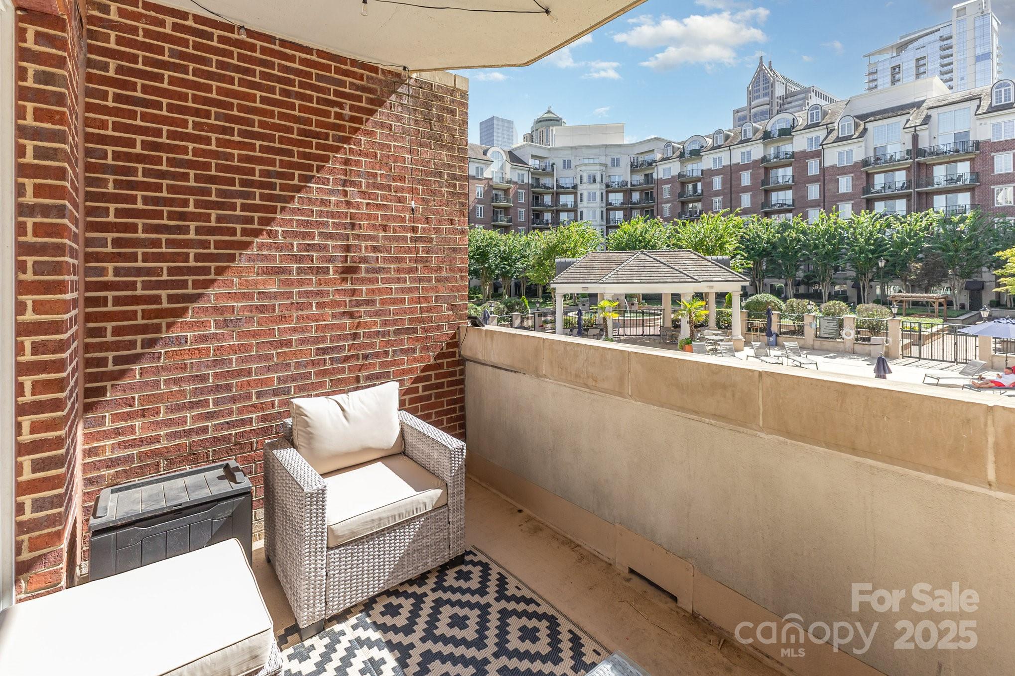 300 W 5th Street Unit: 250