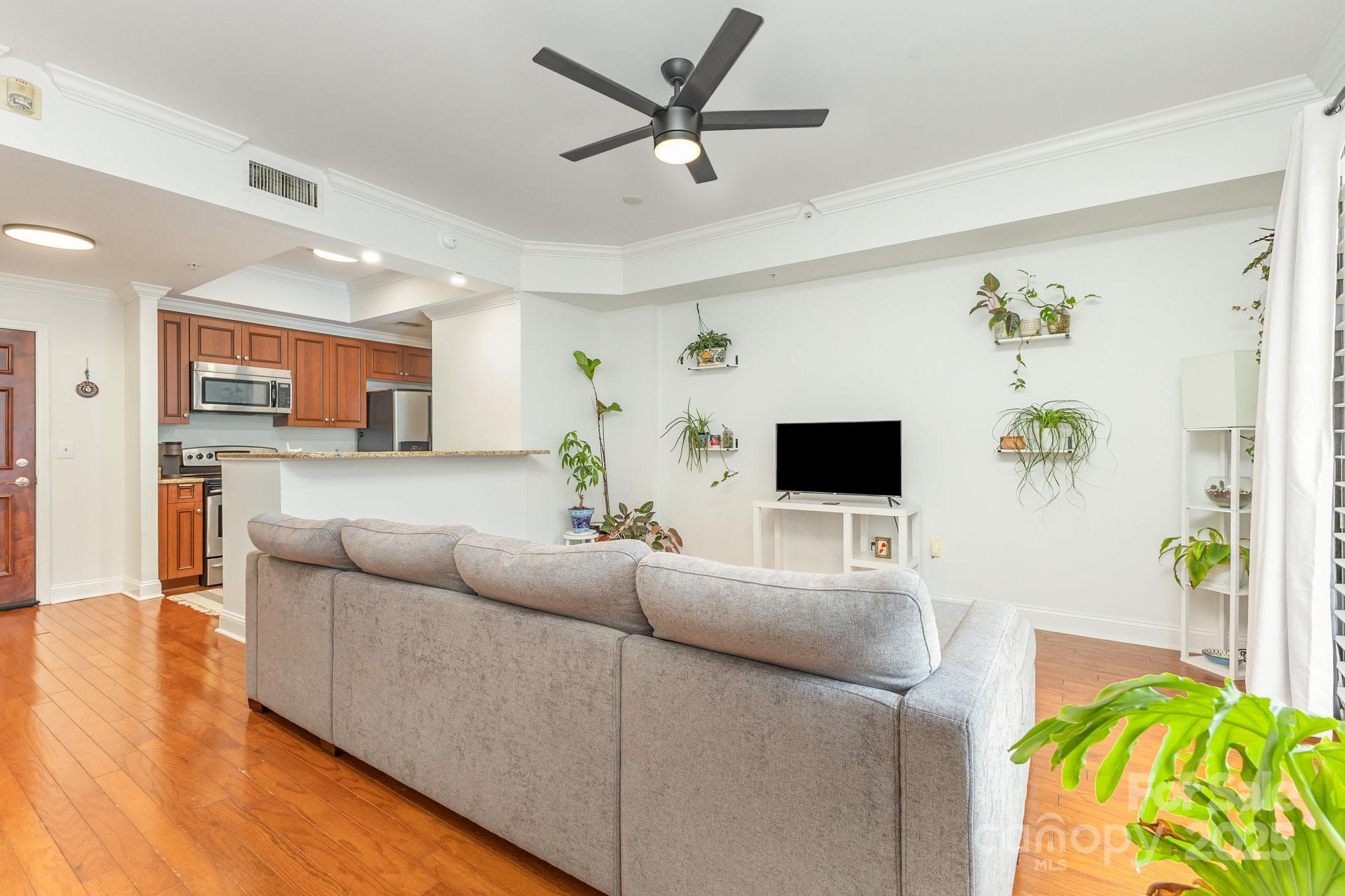 300 W 5th Street Unit: 250