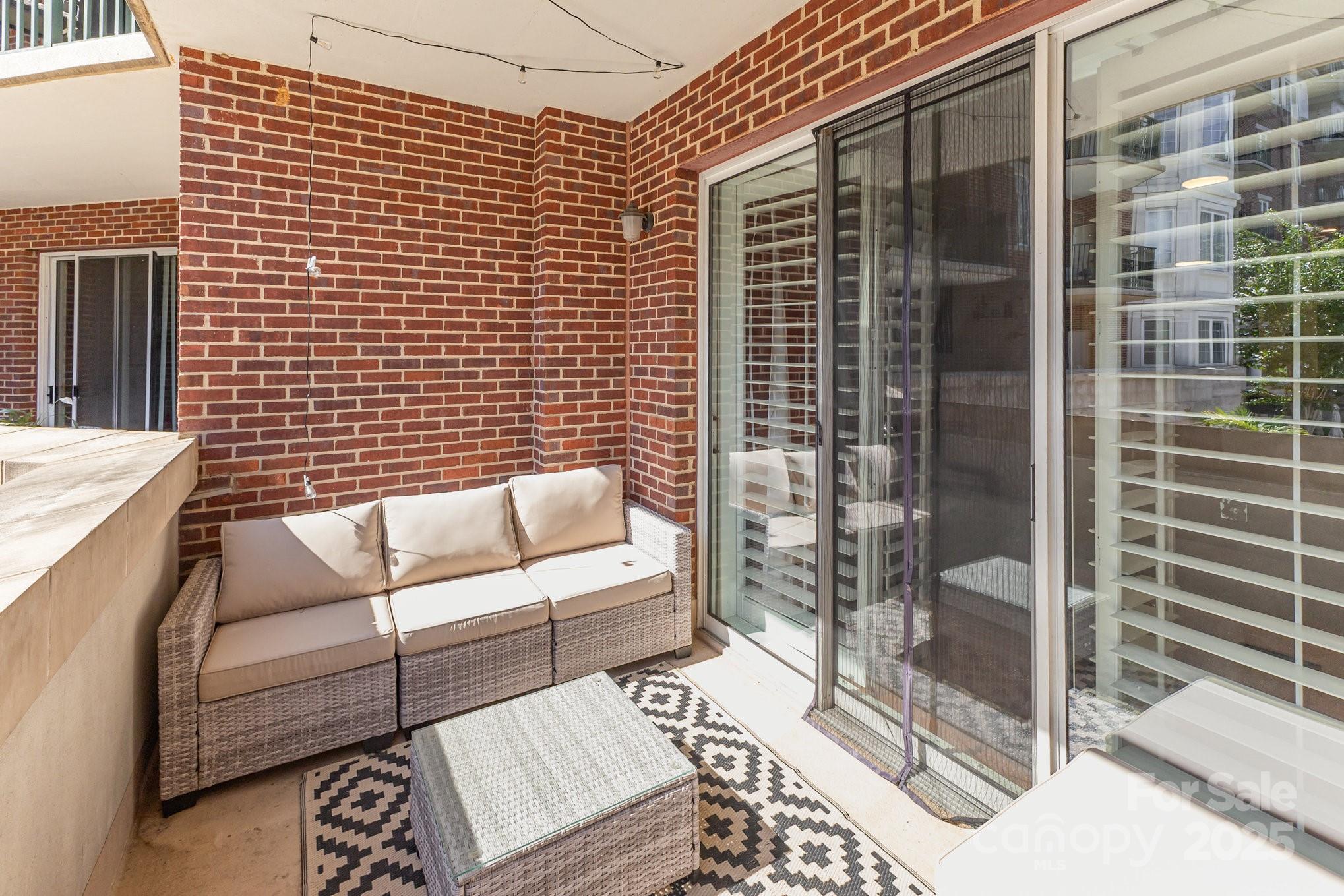 300 W 5th Street Unit: 250