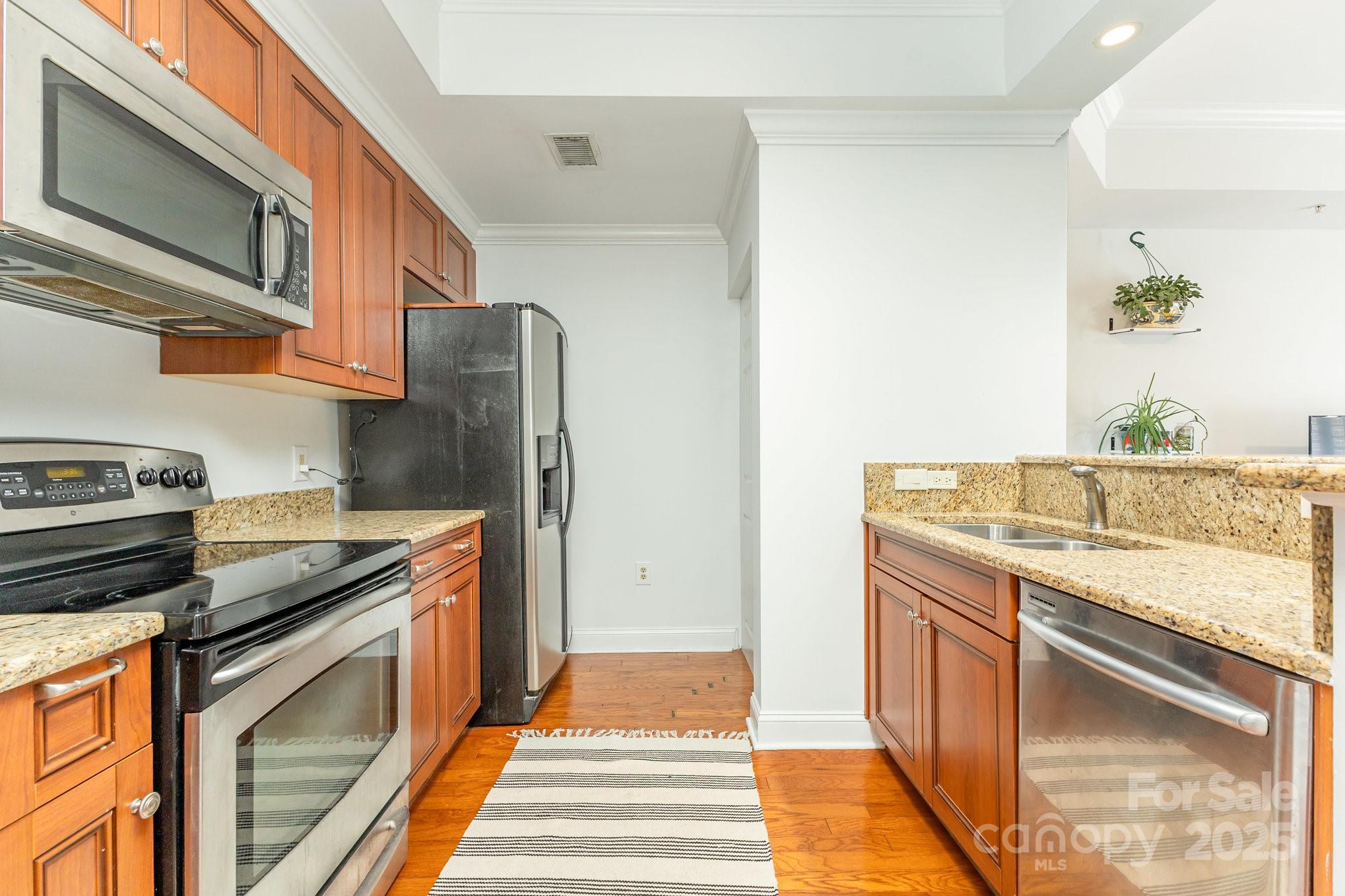 300 W 5th Street Unit: 250