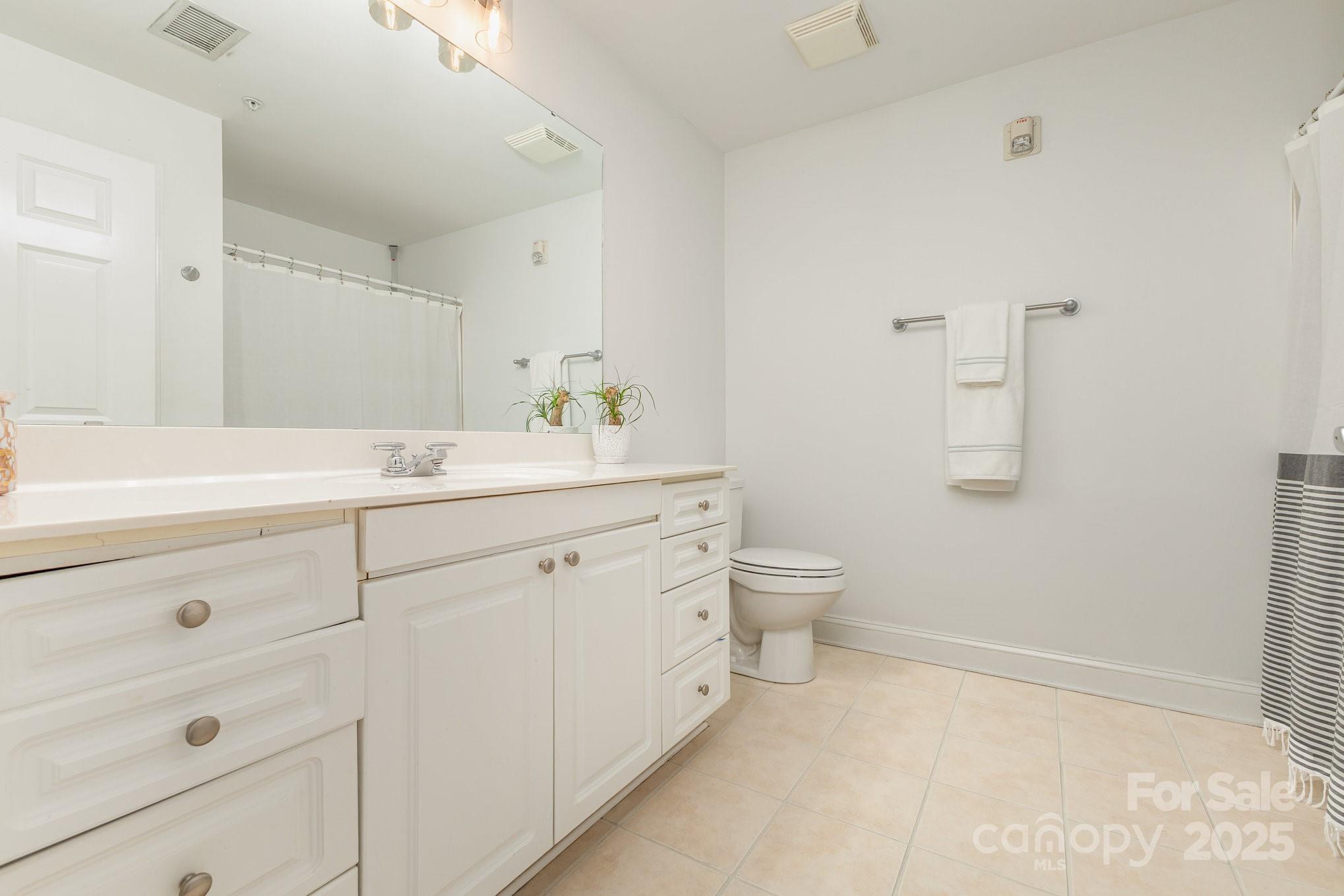 300 W 5th Street Unit: 250