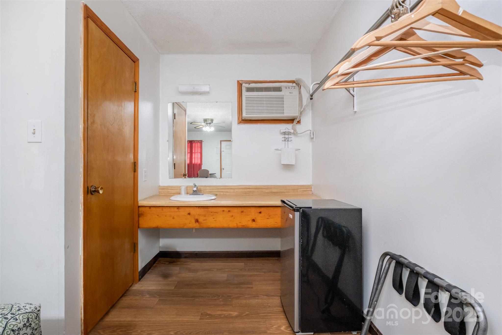 6834 Wilkinson Boulevard