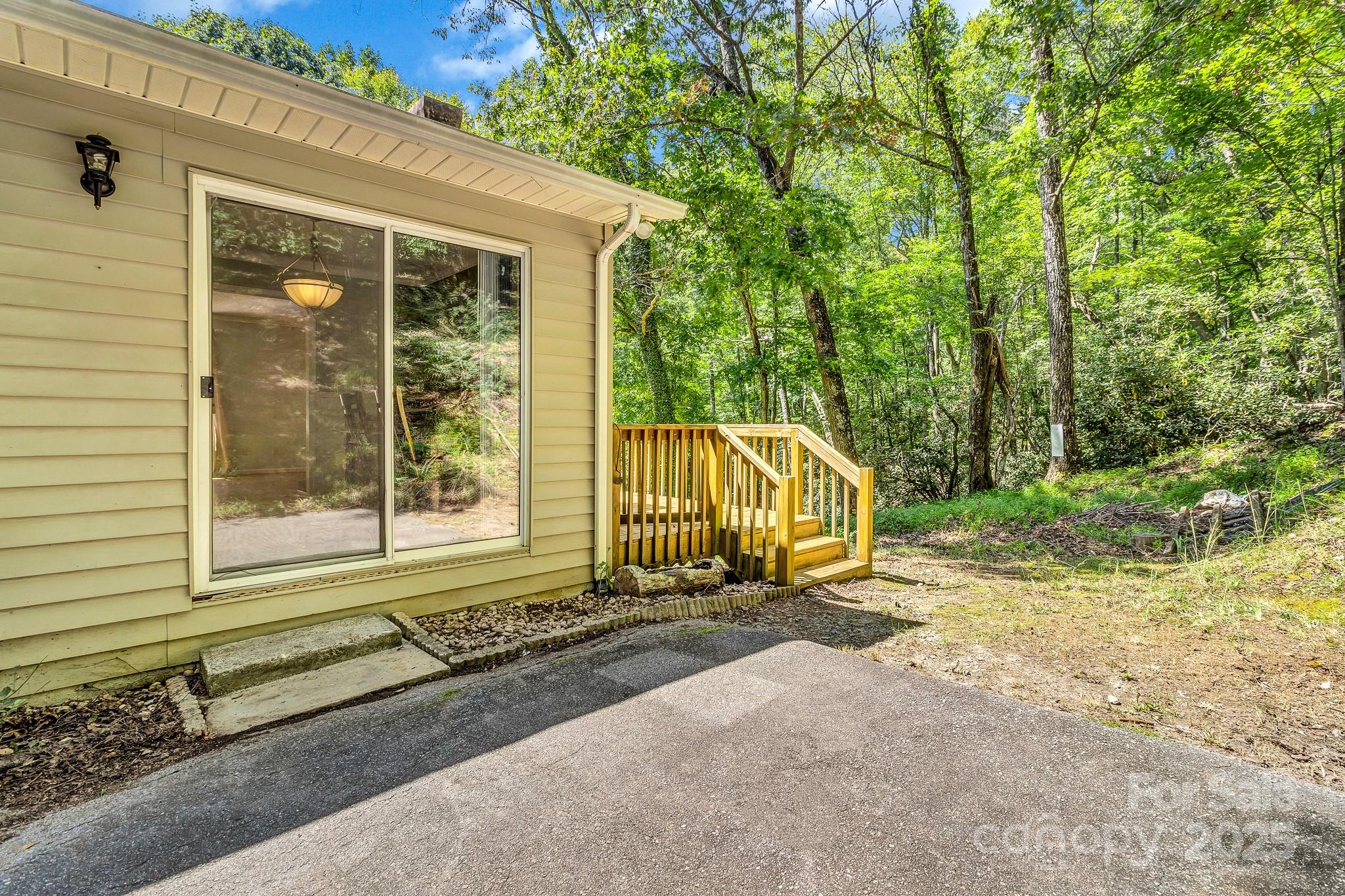 560 Hunters Ridge Drive