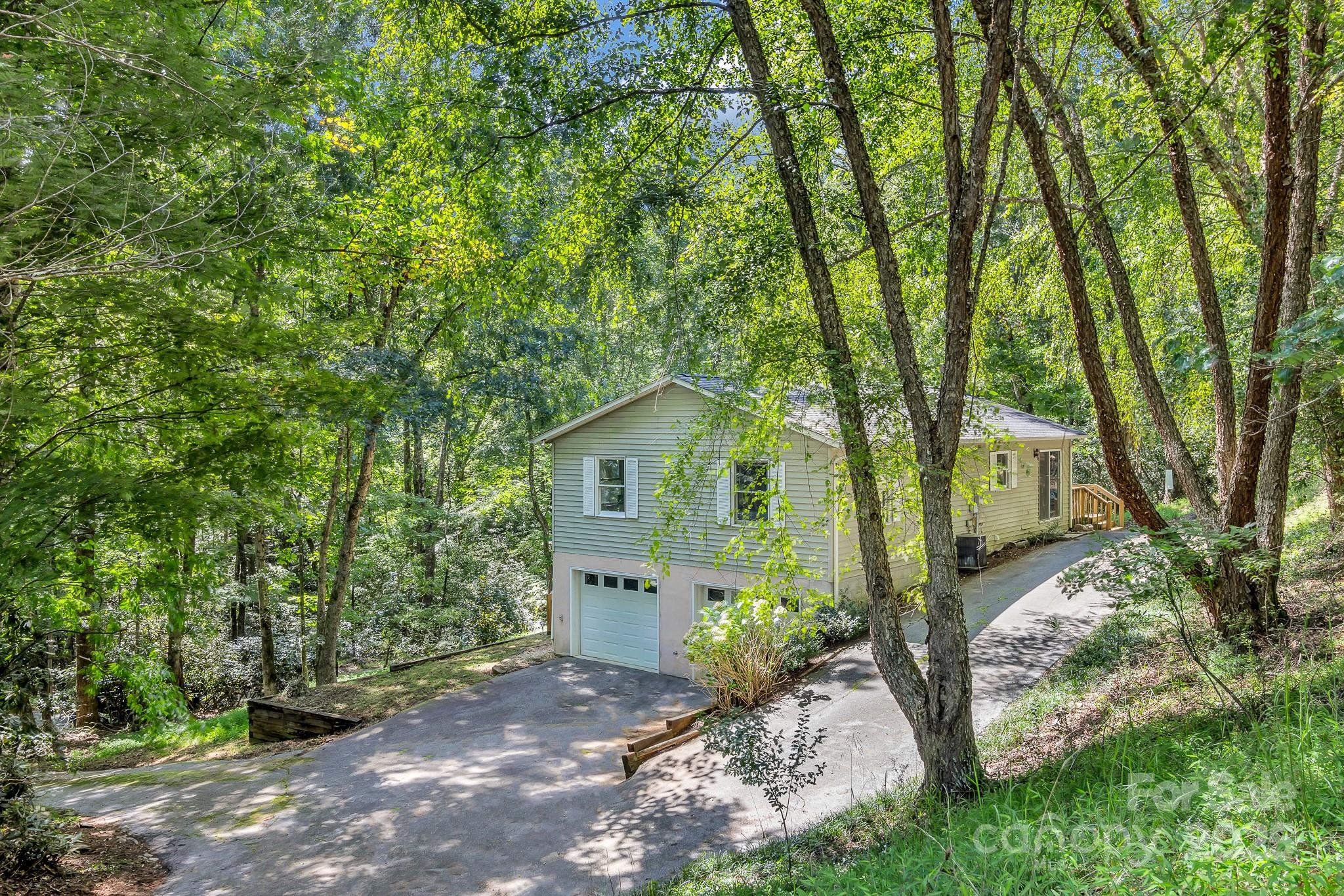 560 Hunters Ridge Drive