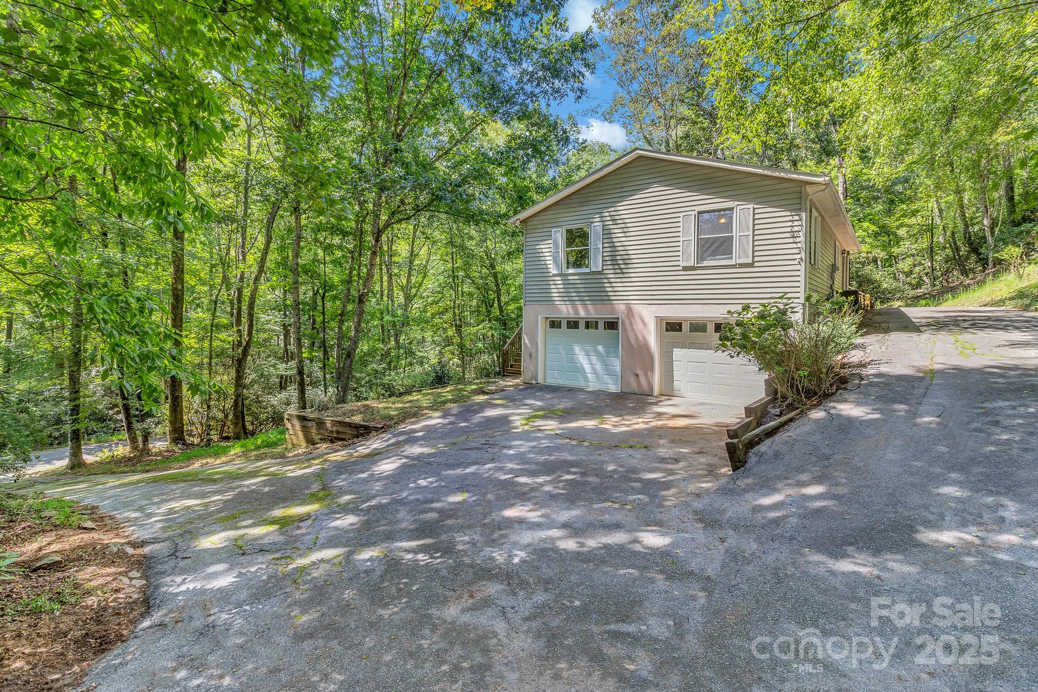 560 Hunters Ridge Drive
