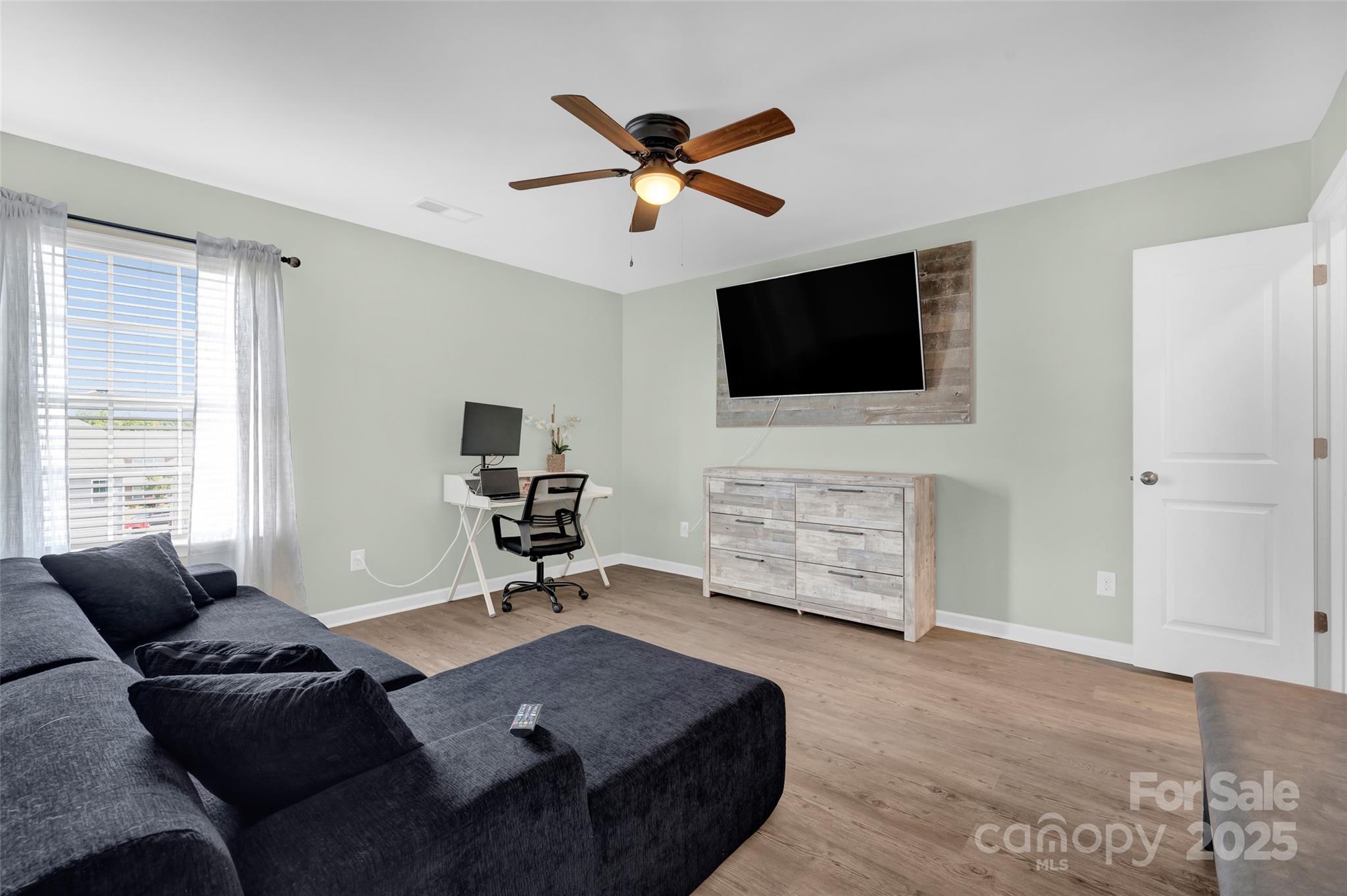 147 Kingsway Drive