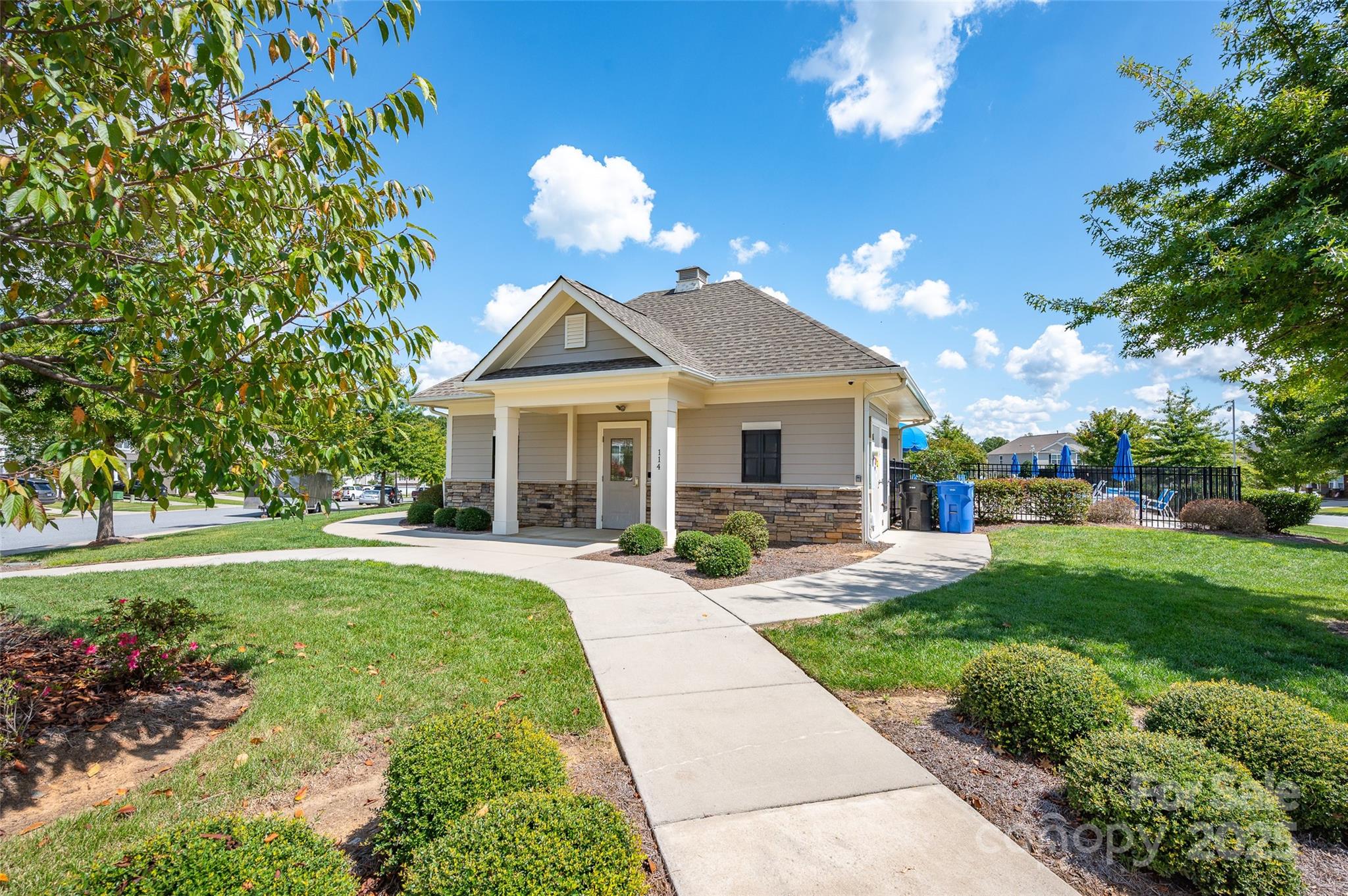 147 Kingsway Drive