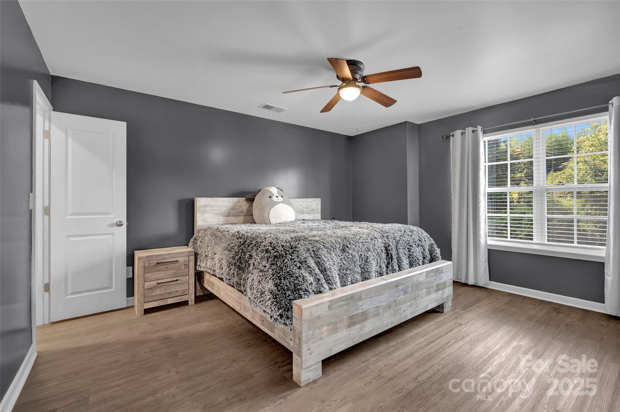 147 Kingsway Drive