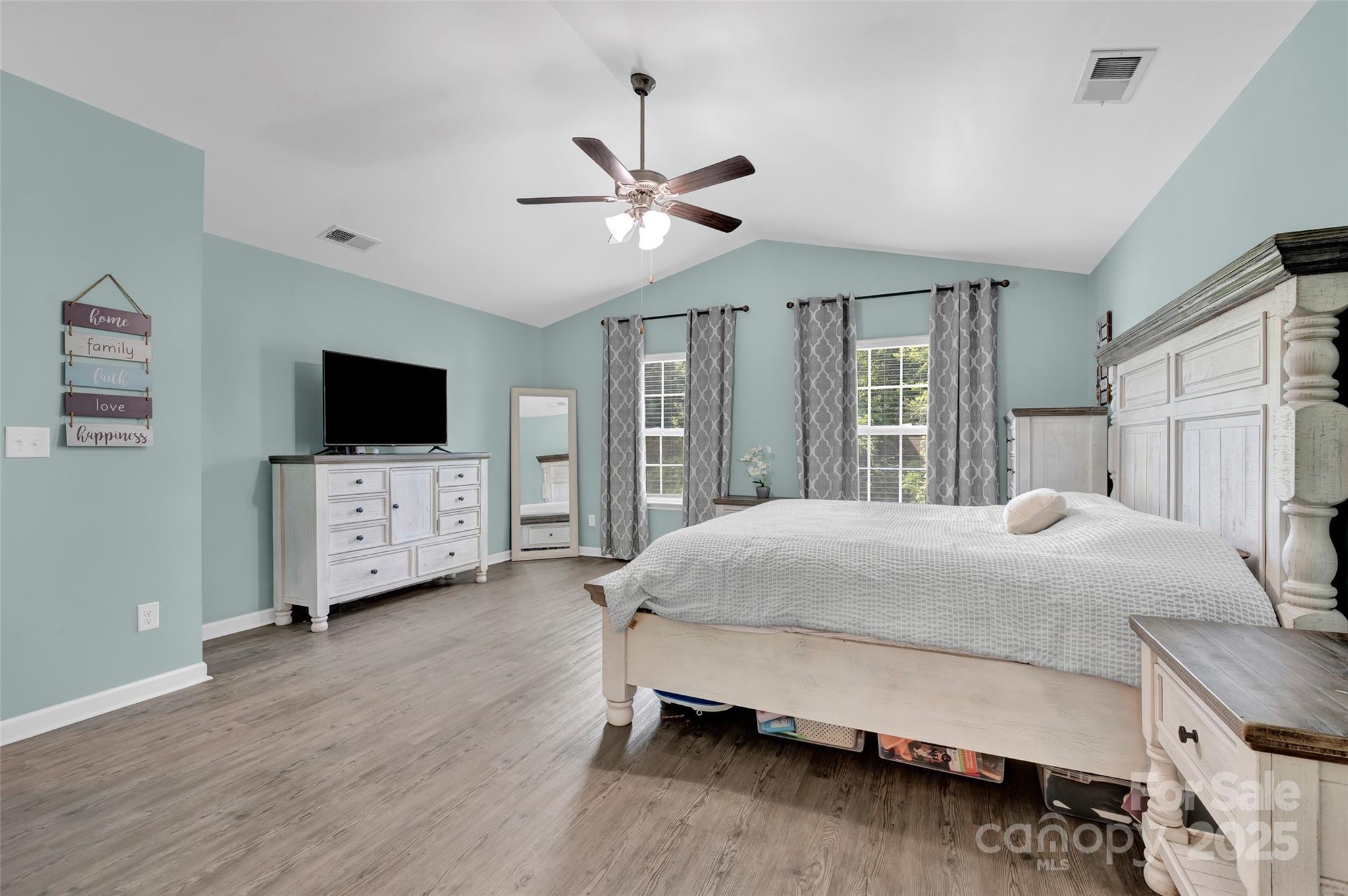 147 Kingsway Drive