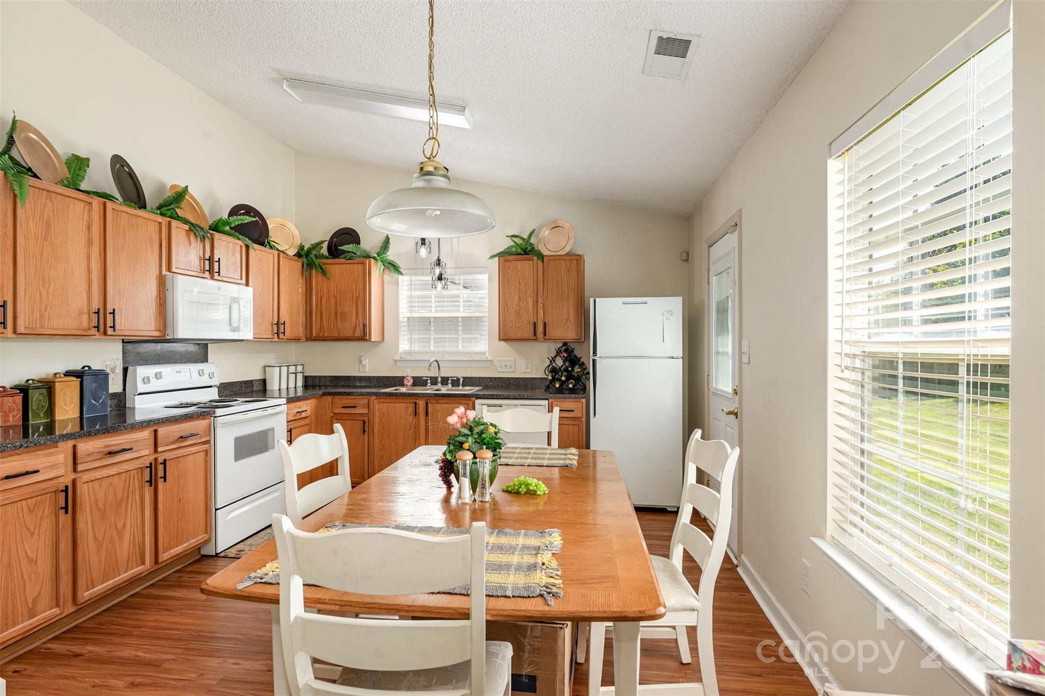 3813 Old Wagon Road