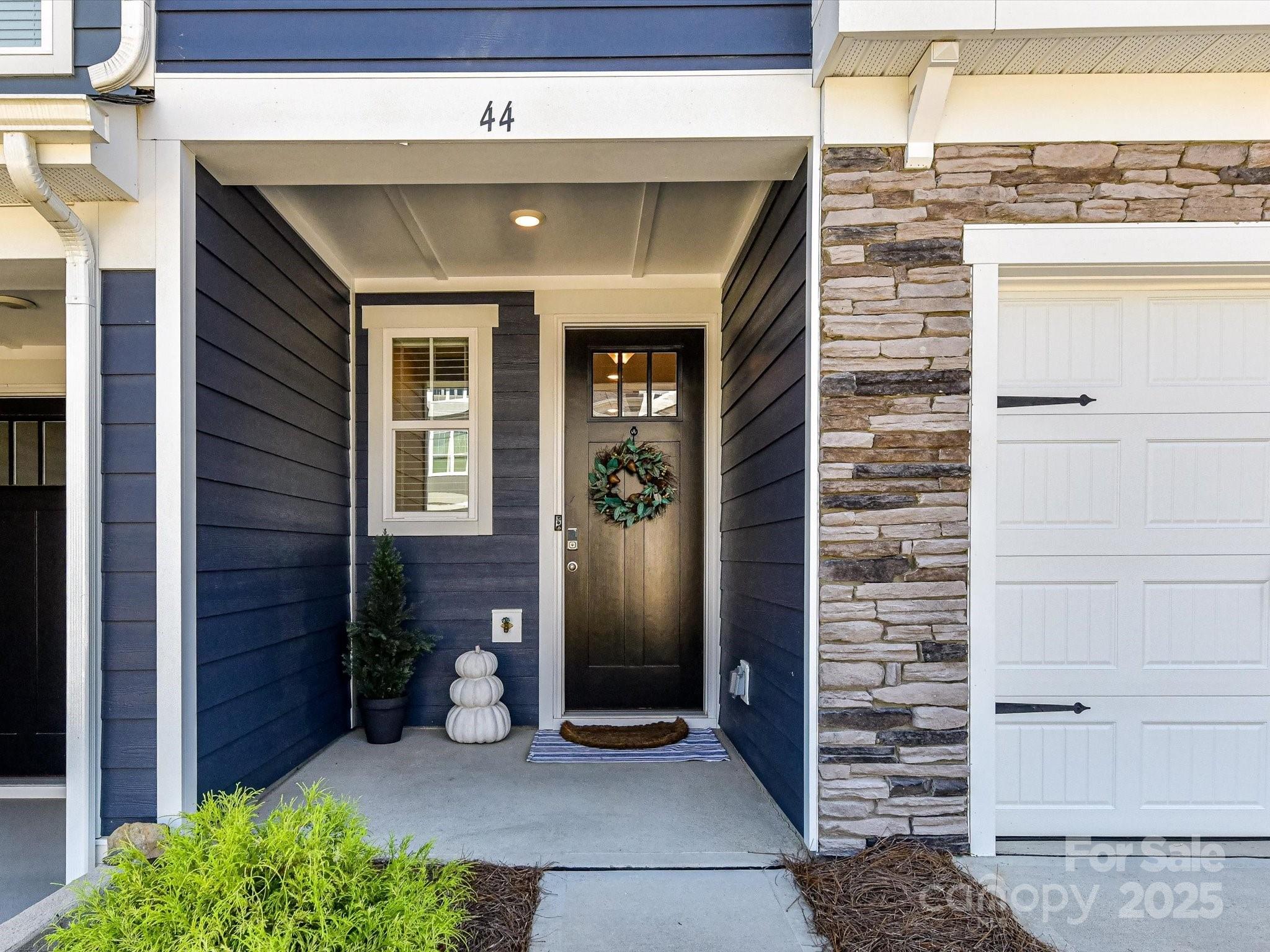 44 Woodsdale Place SE Unit: 9