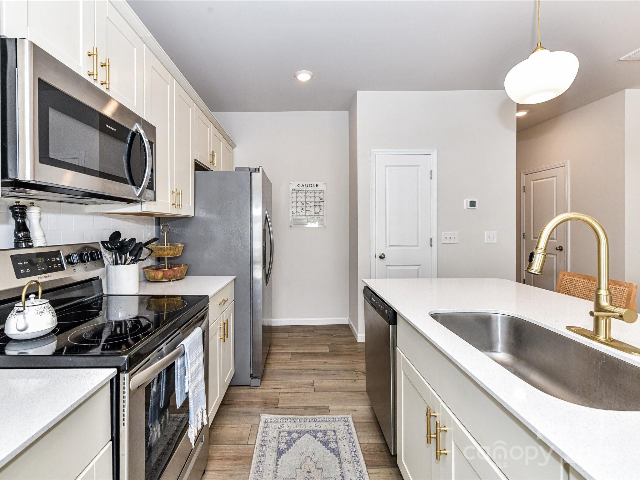 44 Woodsdale Place SE Unit: 9