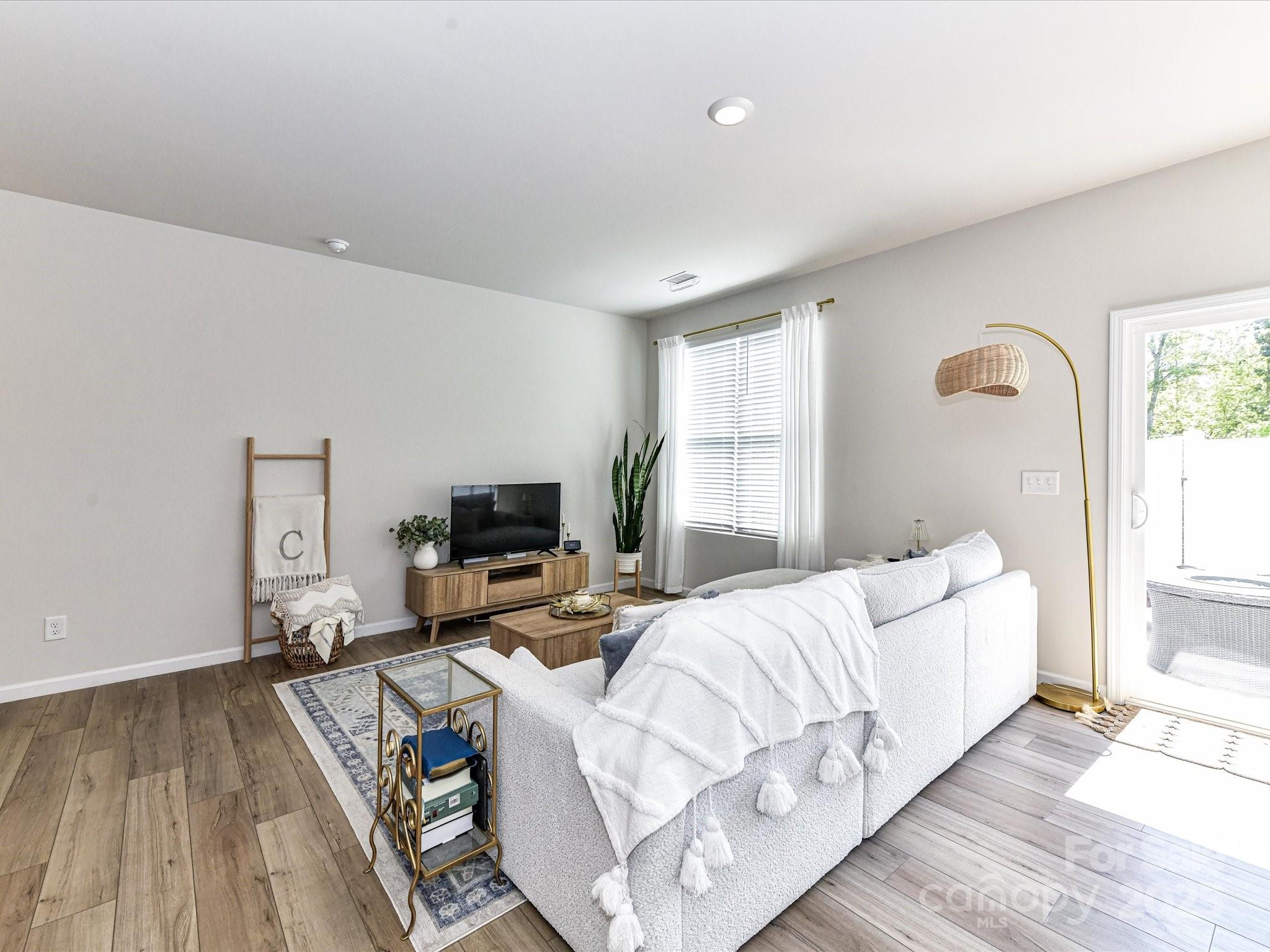 44 Woodsdale Place SE Unit: 9