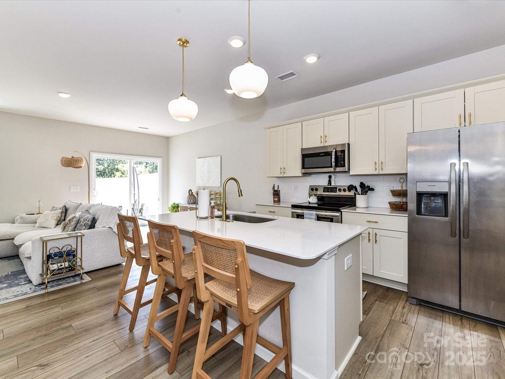 44 Woodsdale Place SE Unit: 9