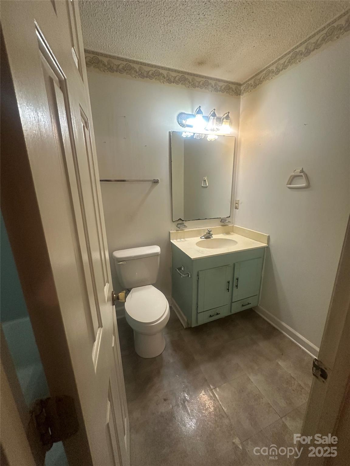 1148 Doris Circle