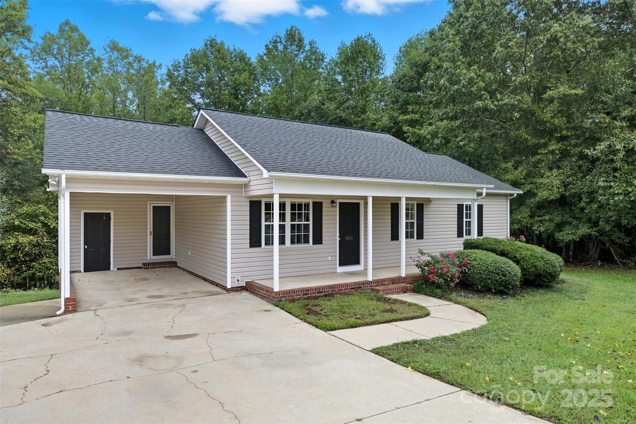 1015 E Academy Street