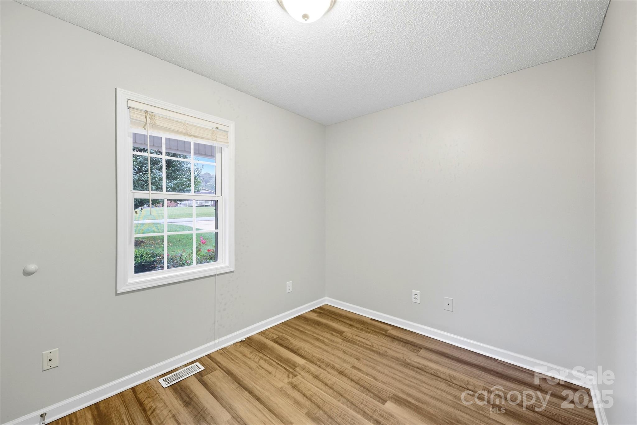 1015 E Academy Street