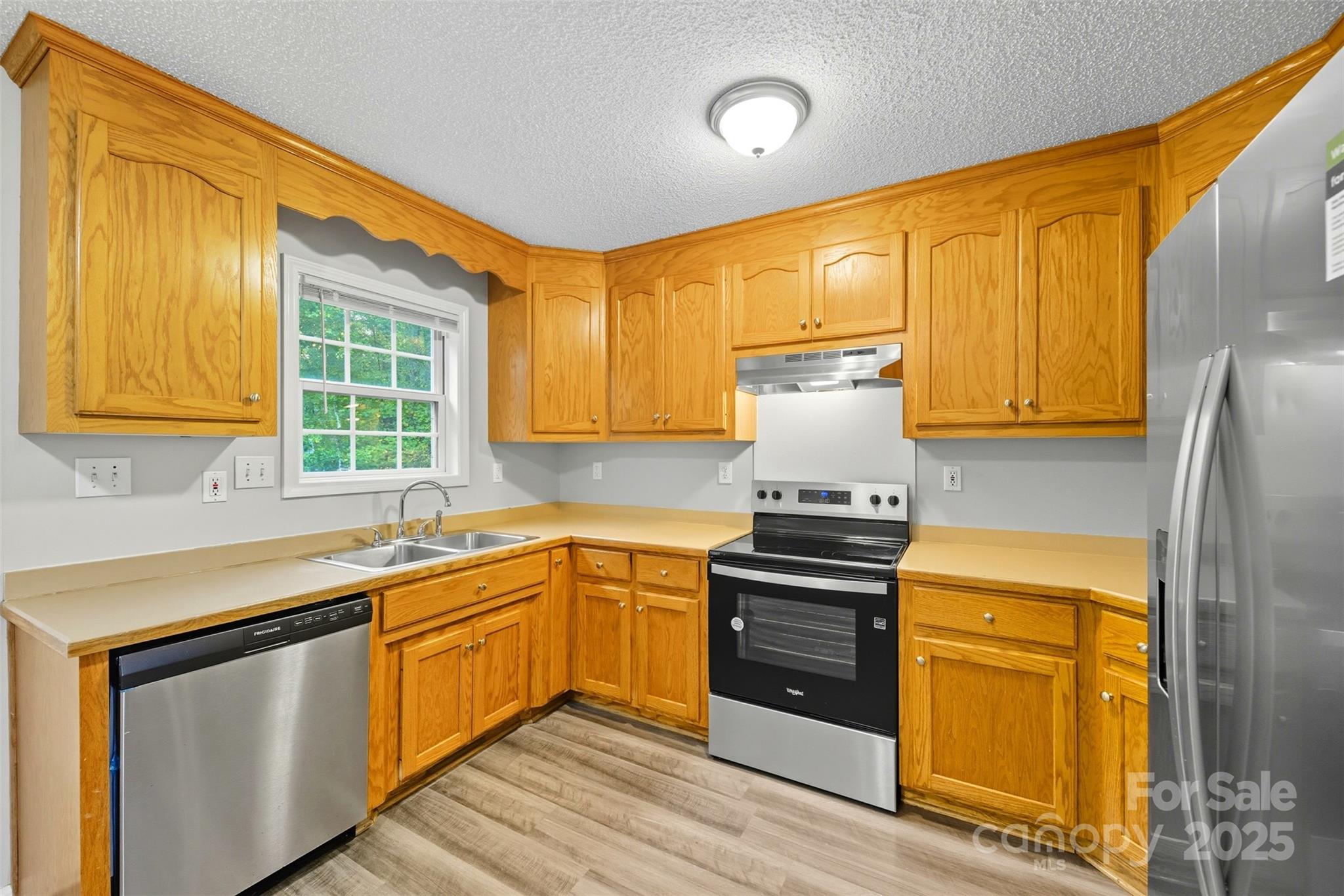 1015 E Academy Street