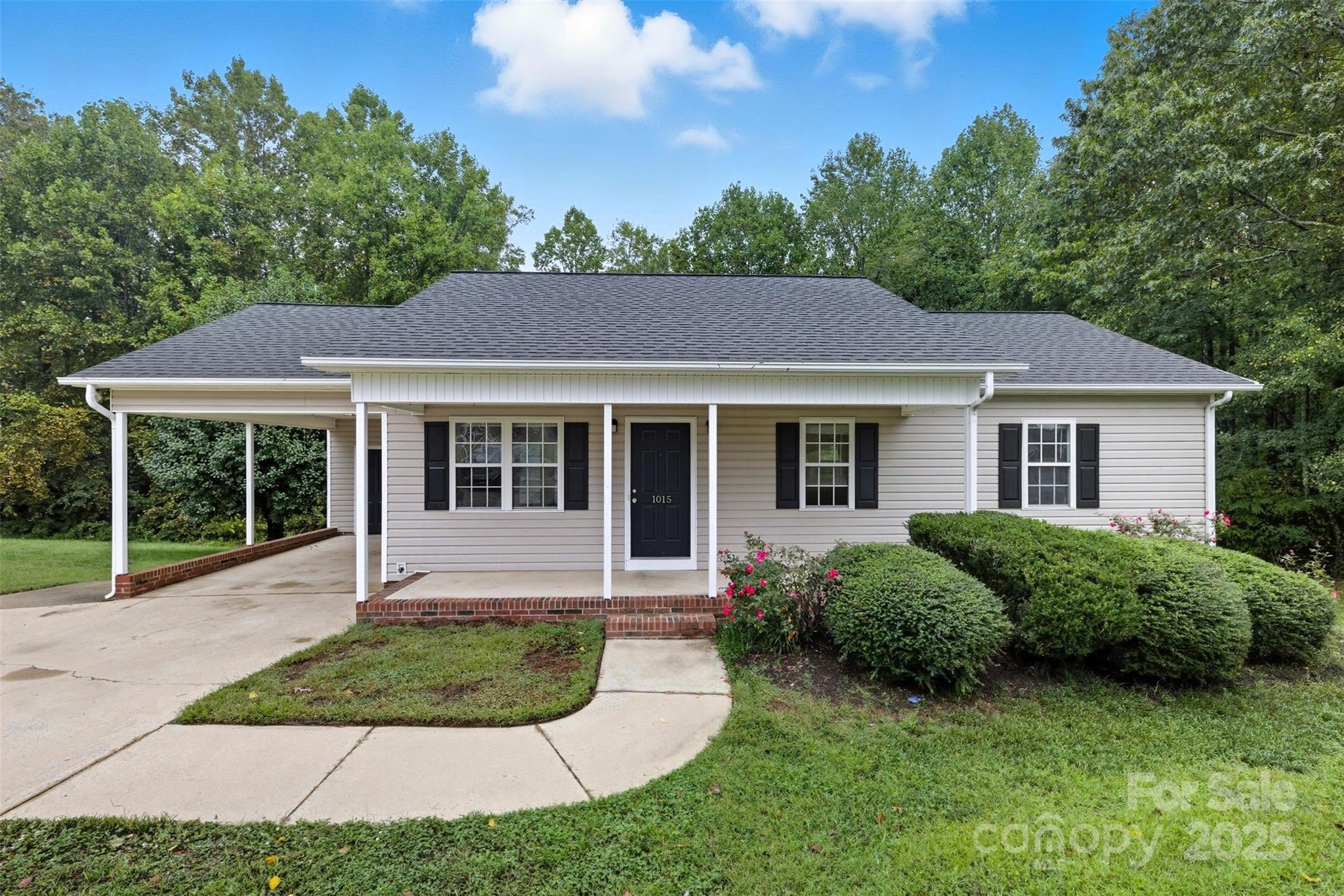 1015 E Academy Street