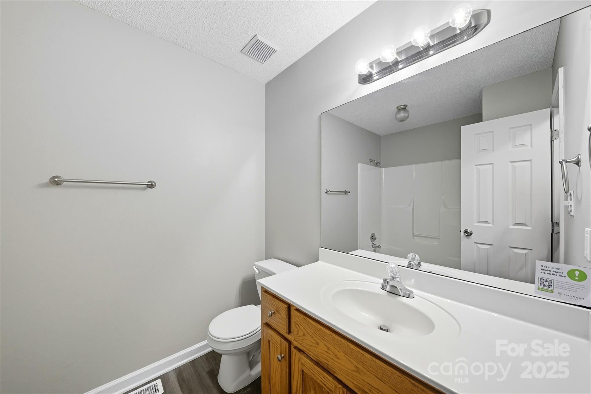 1015 E Academy Street