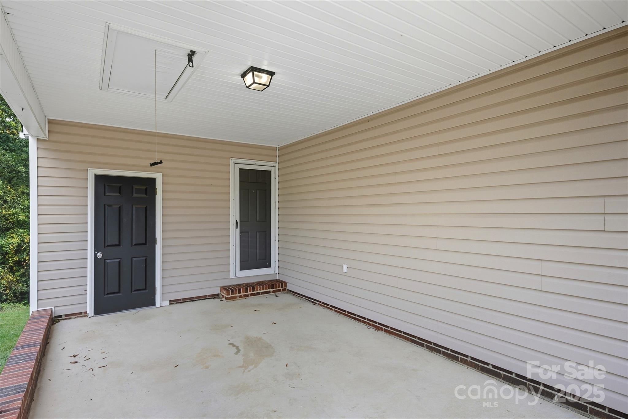 1015 E Academy Street