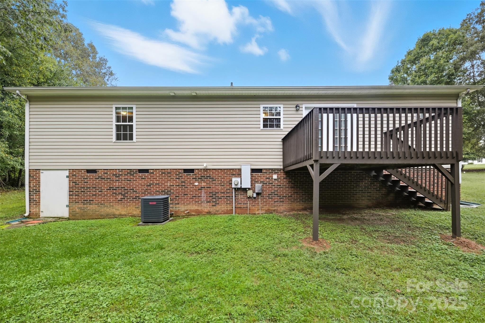 1015 E Academy Street