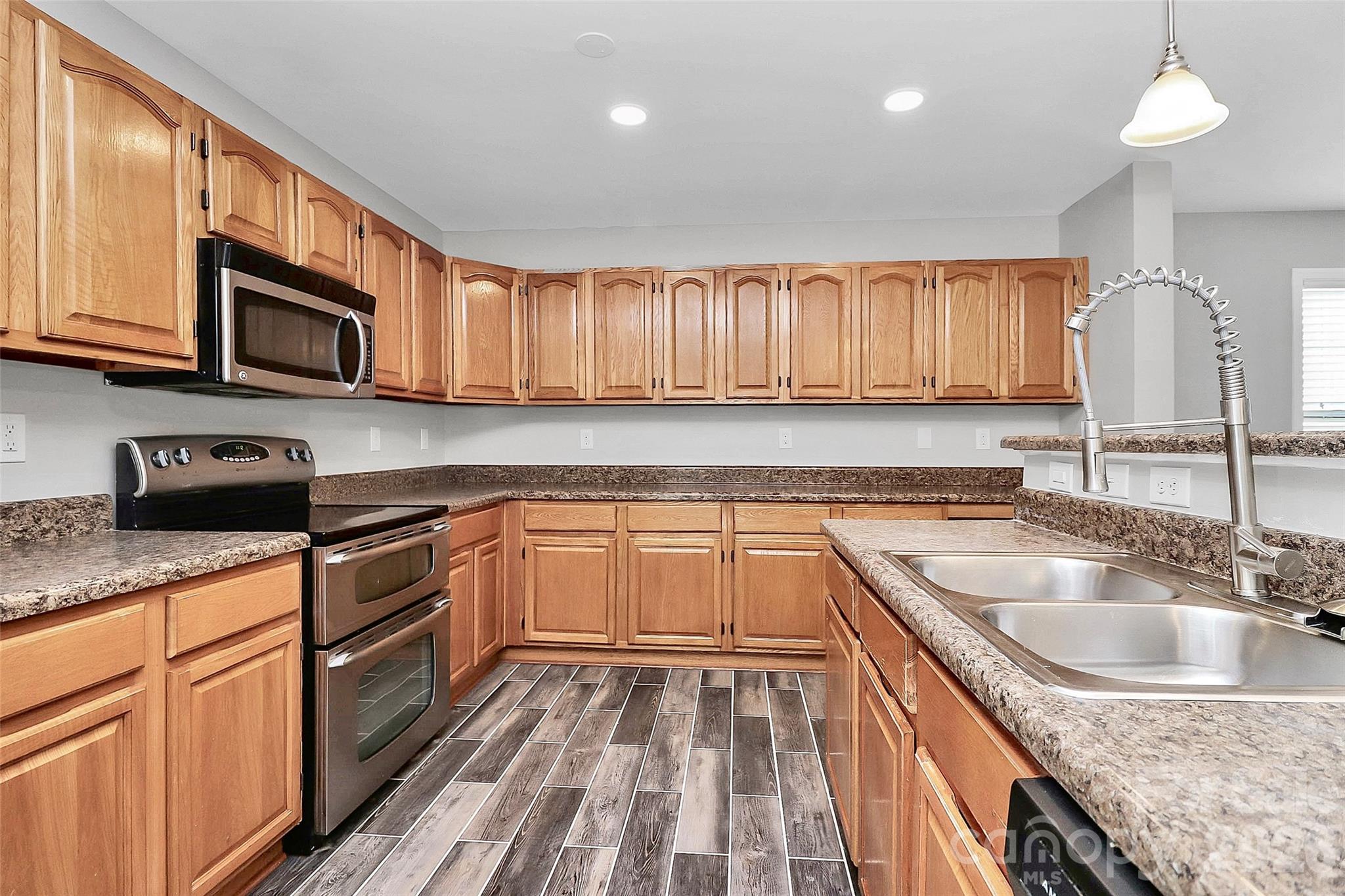 15705 Lakepoint Forest Drive