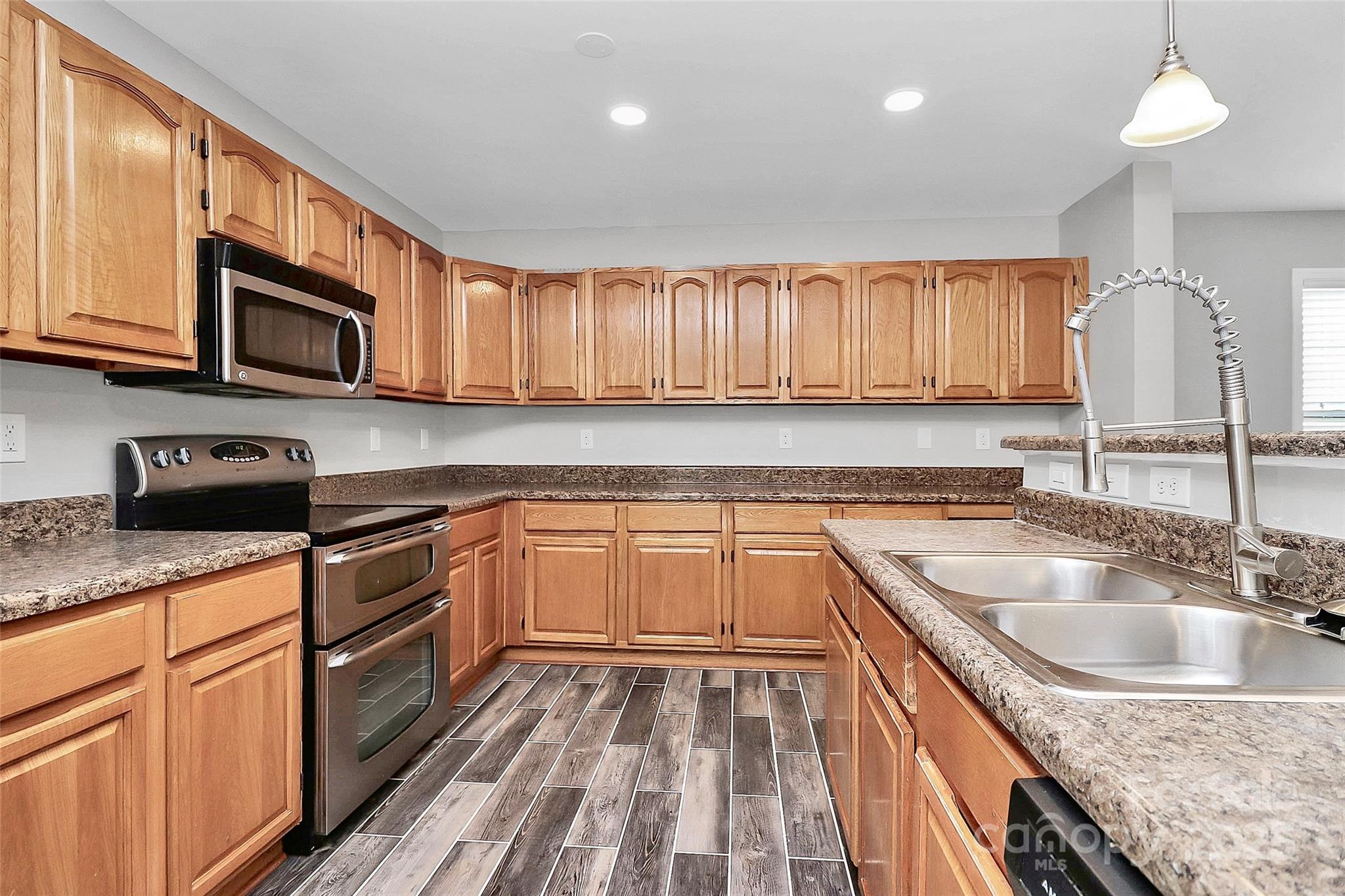 15705 Lakepoint Forest Drive