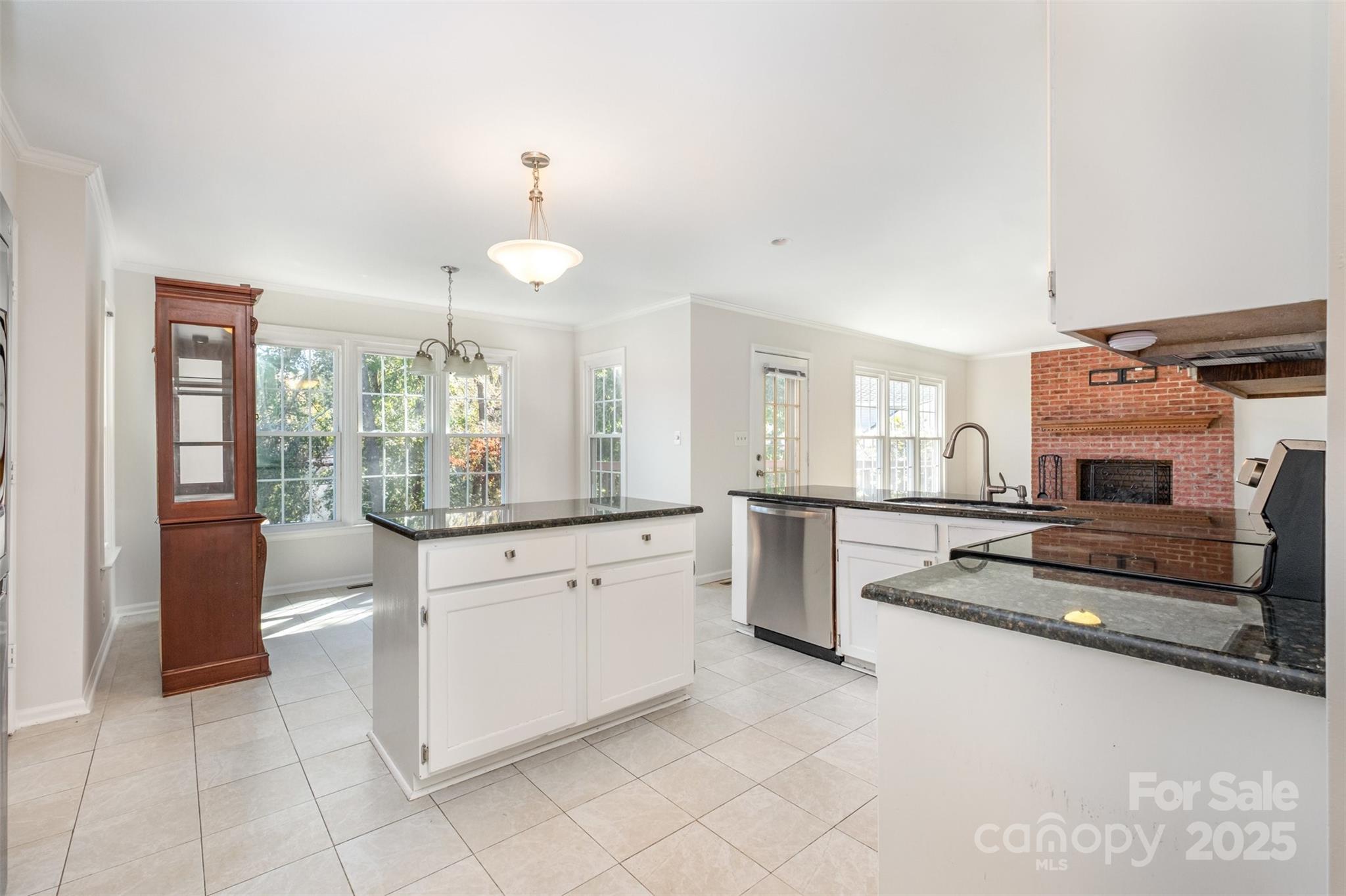 417 Vincent Court