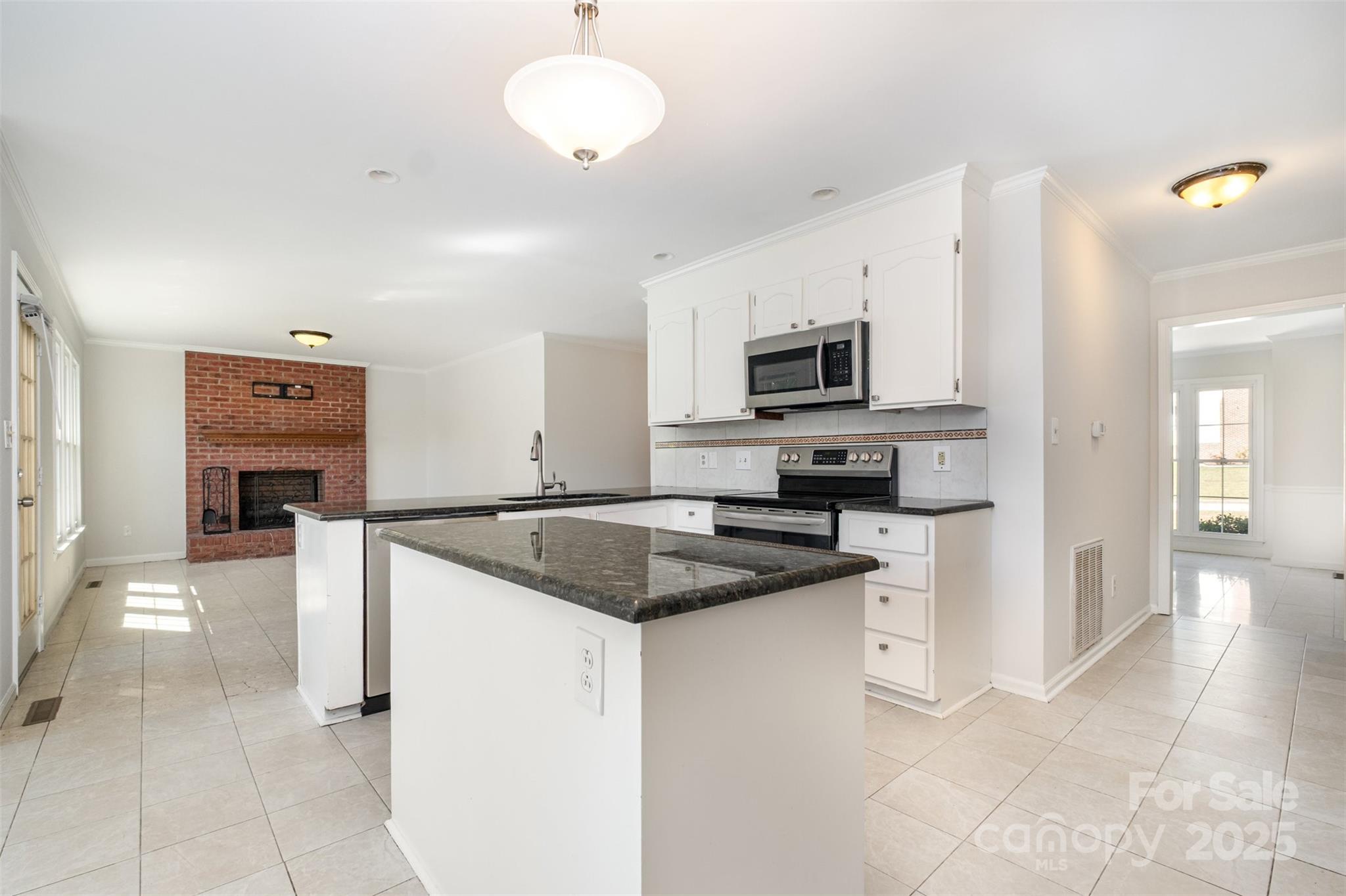 417 Vincent Court
