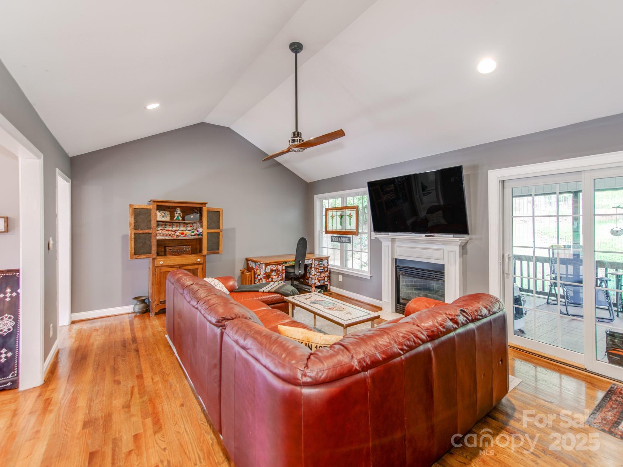 309 Brightwood Court SW