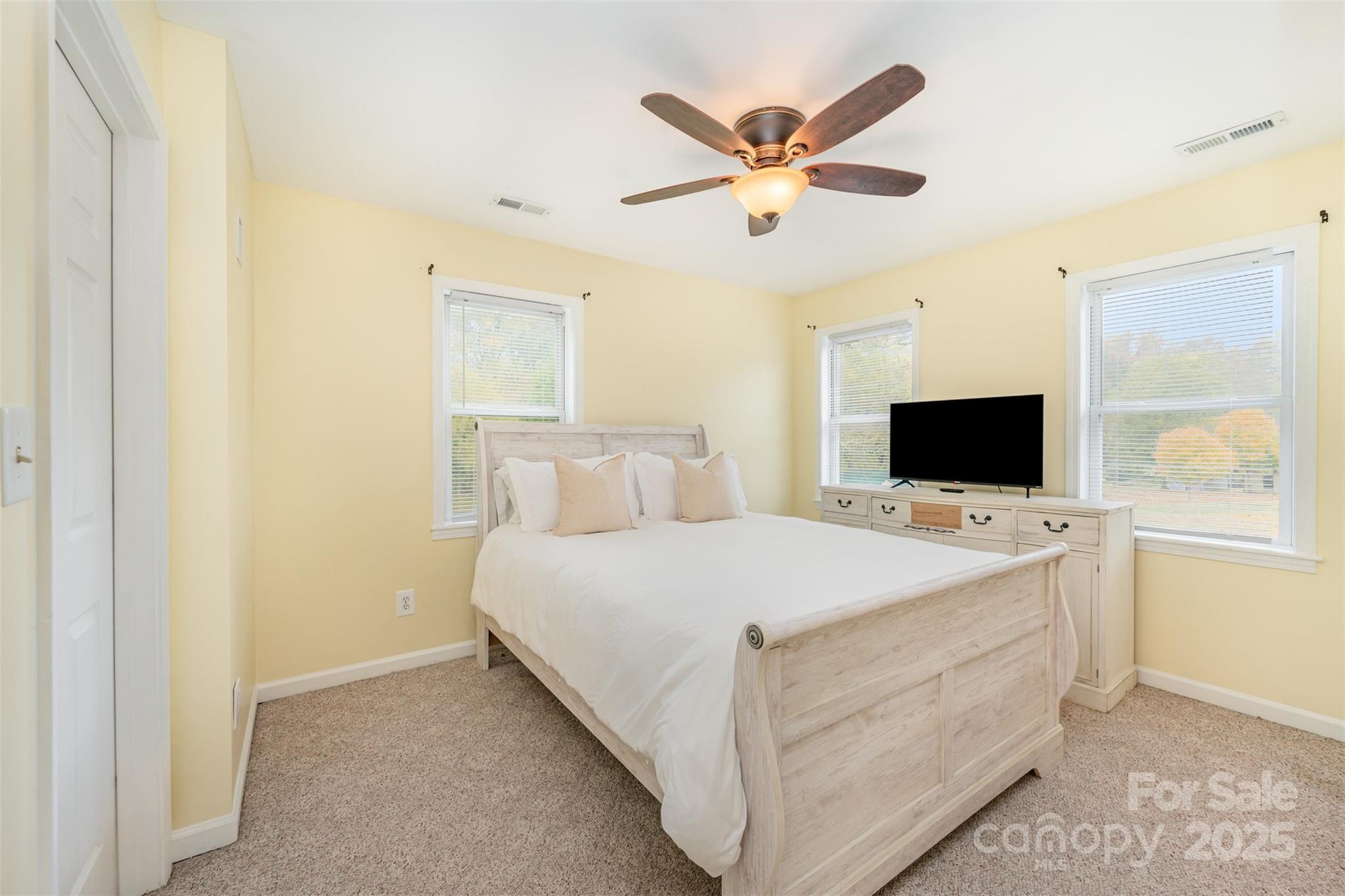 1008 Oak Trail Circle